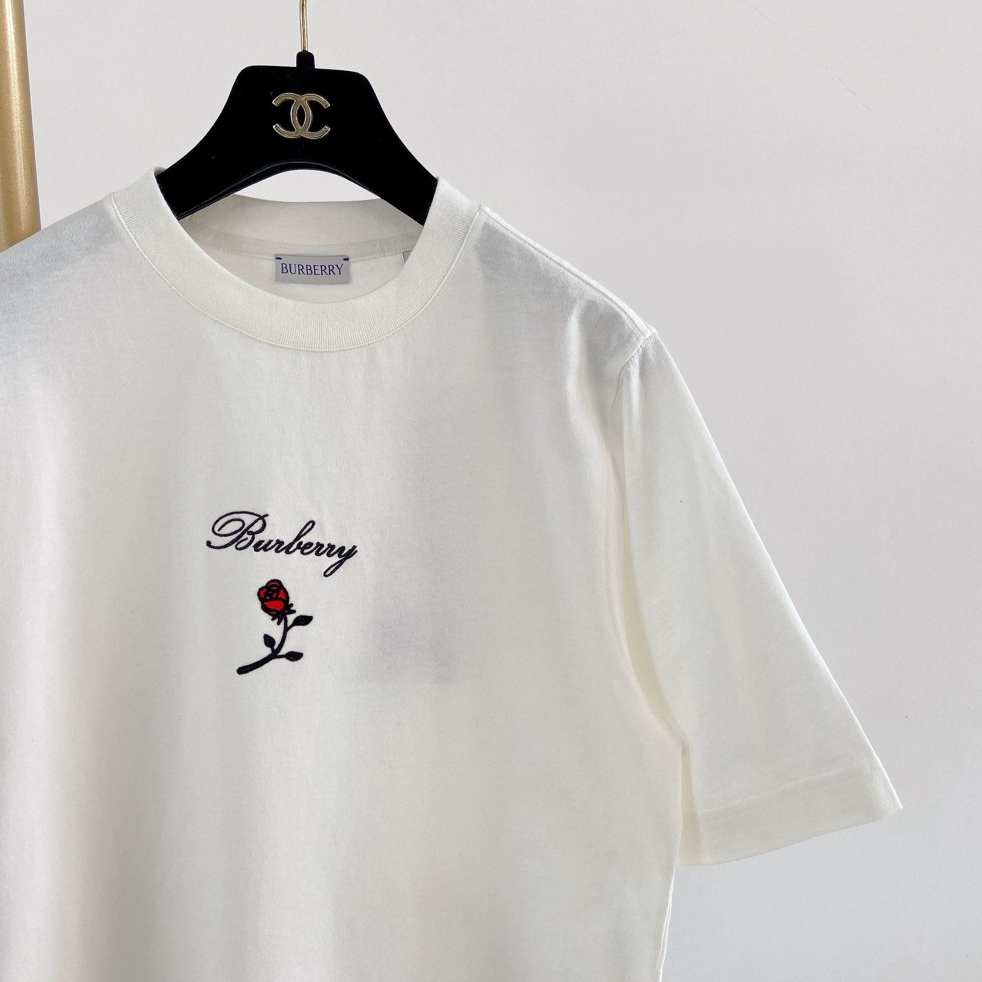 Burberry Burberry Floral Embroidered Tee XS New with tags Size XS / US 0-2 / IT 36-38 - 4 Thumbnail