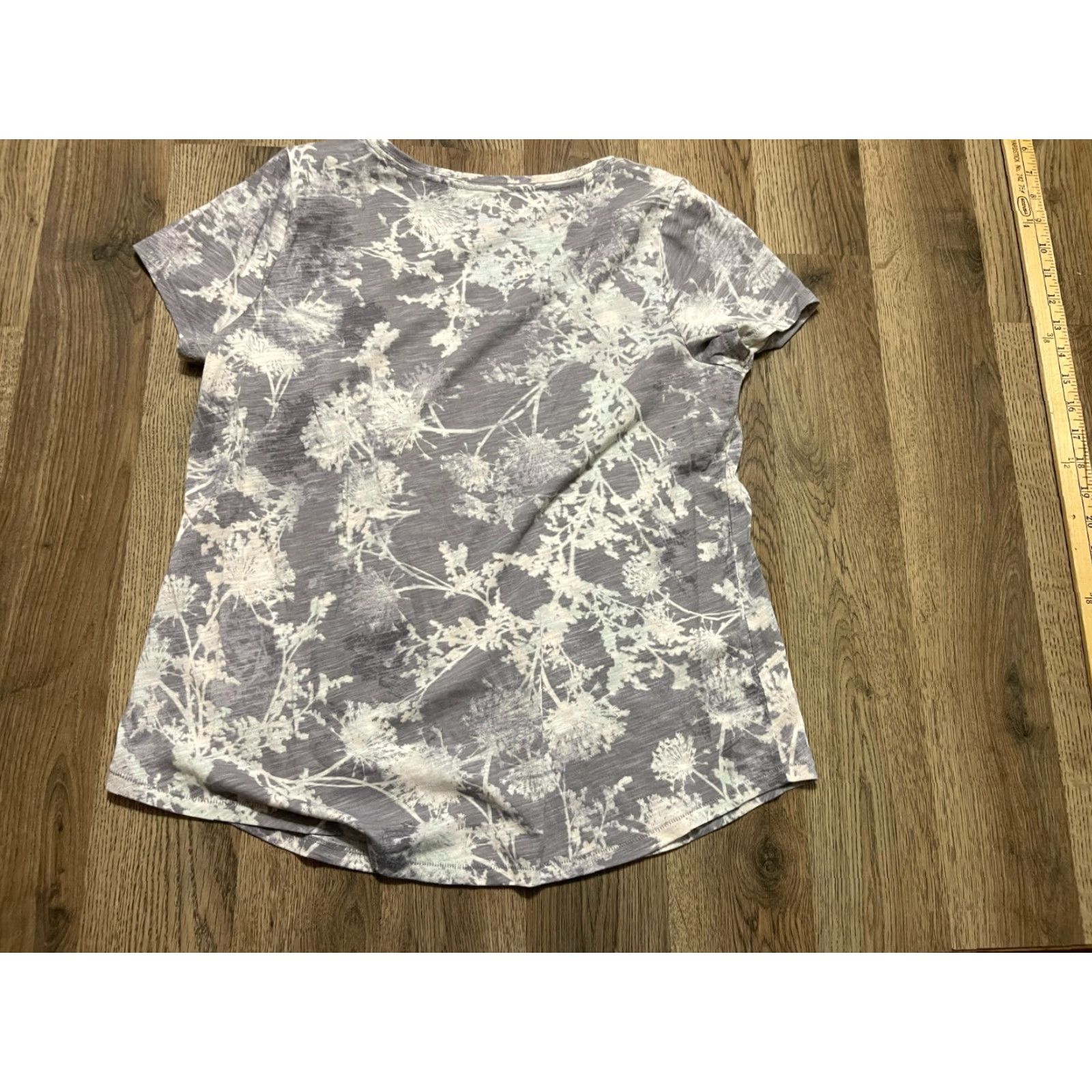 Vintage Sonoma Shirt Women's Petite Medium White Grey Flora V-neck The Everyday Tee Size M / US 6-8 / IT 42-44 - 2 Thumbnail