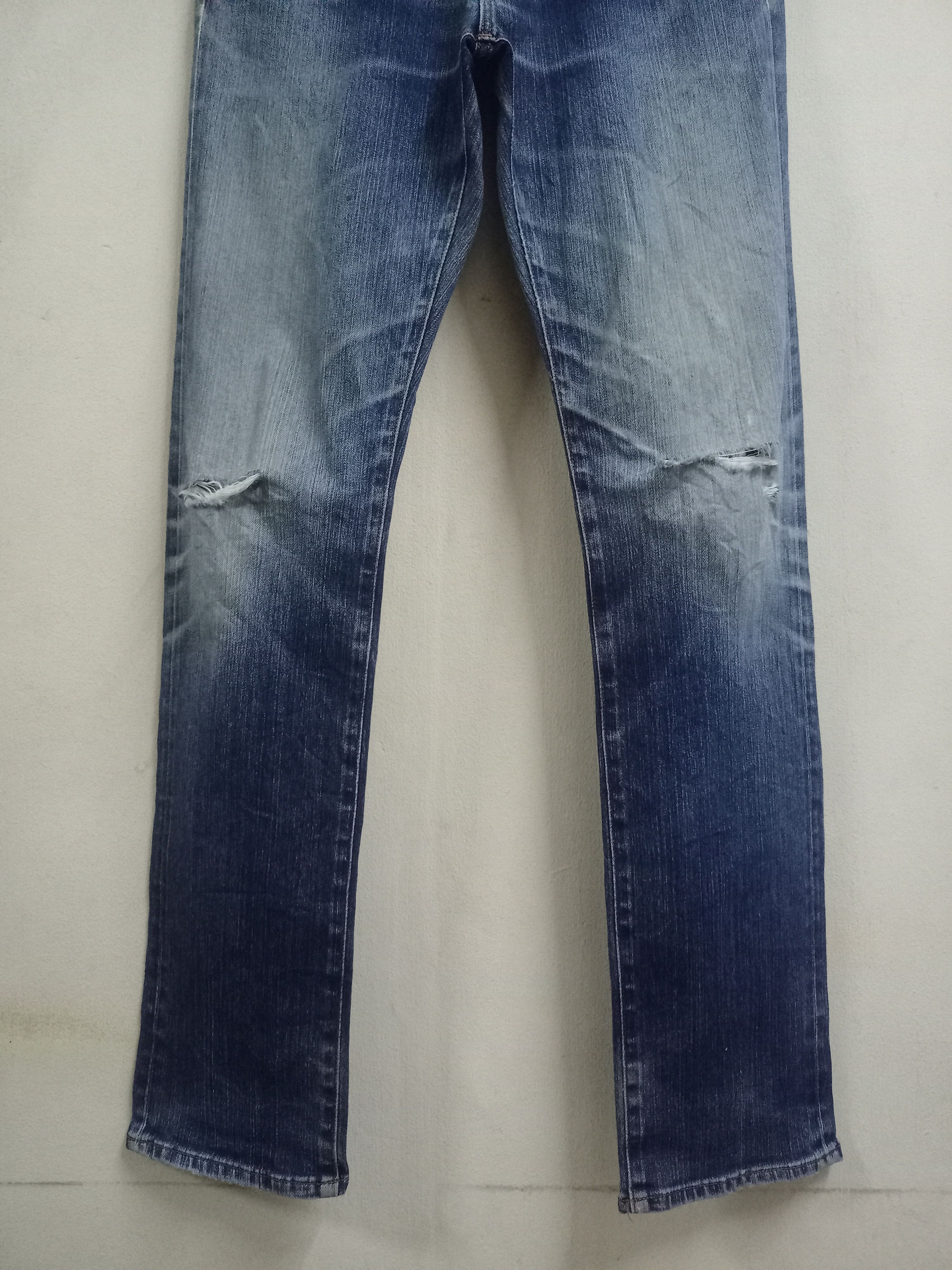 Japanese Brand × Uniqlo Vintage Japanese Uniqlo Blue Wash Distressed Jeans 31x32 Size US 31 - 6 Thumbnail