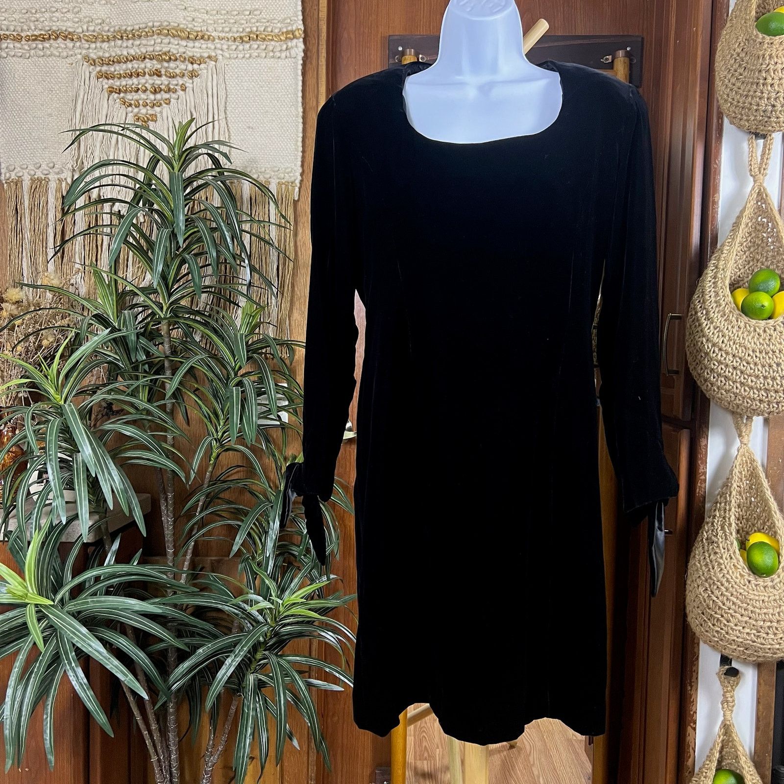 Anne Klein 1980s Velvet Little Black Dress 10 – Vintage Anne Klein II Size L / US 10 / IT 46 - 1 Thumbnail