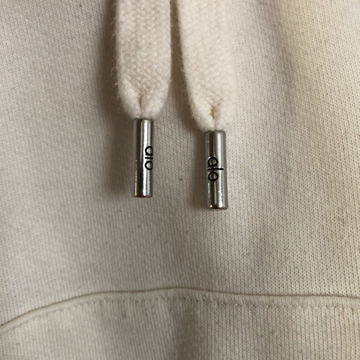 Alo Yoga Alo Yoga Accolade Hoodie Ivory S Size S / US 4 / IT 40 - 2 Thumbnail