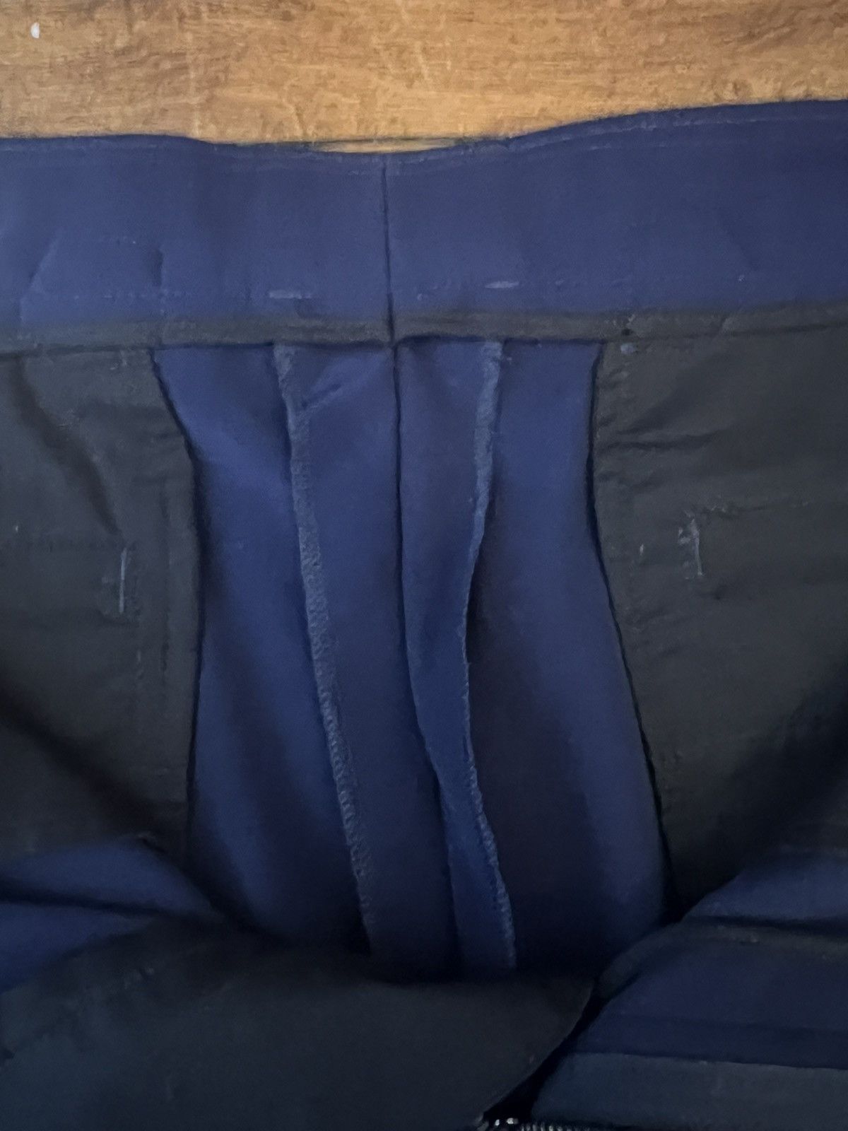 Gucci €1K crinkled, cropped wool trousers, back cinch, IT50, Italy Size US 34 / EU 50 - 5 Thumbnail