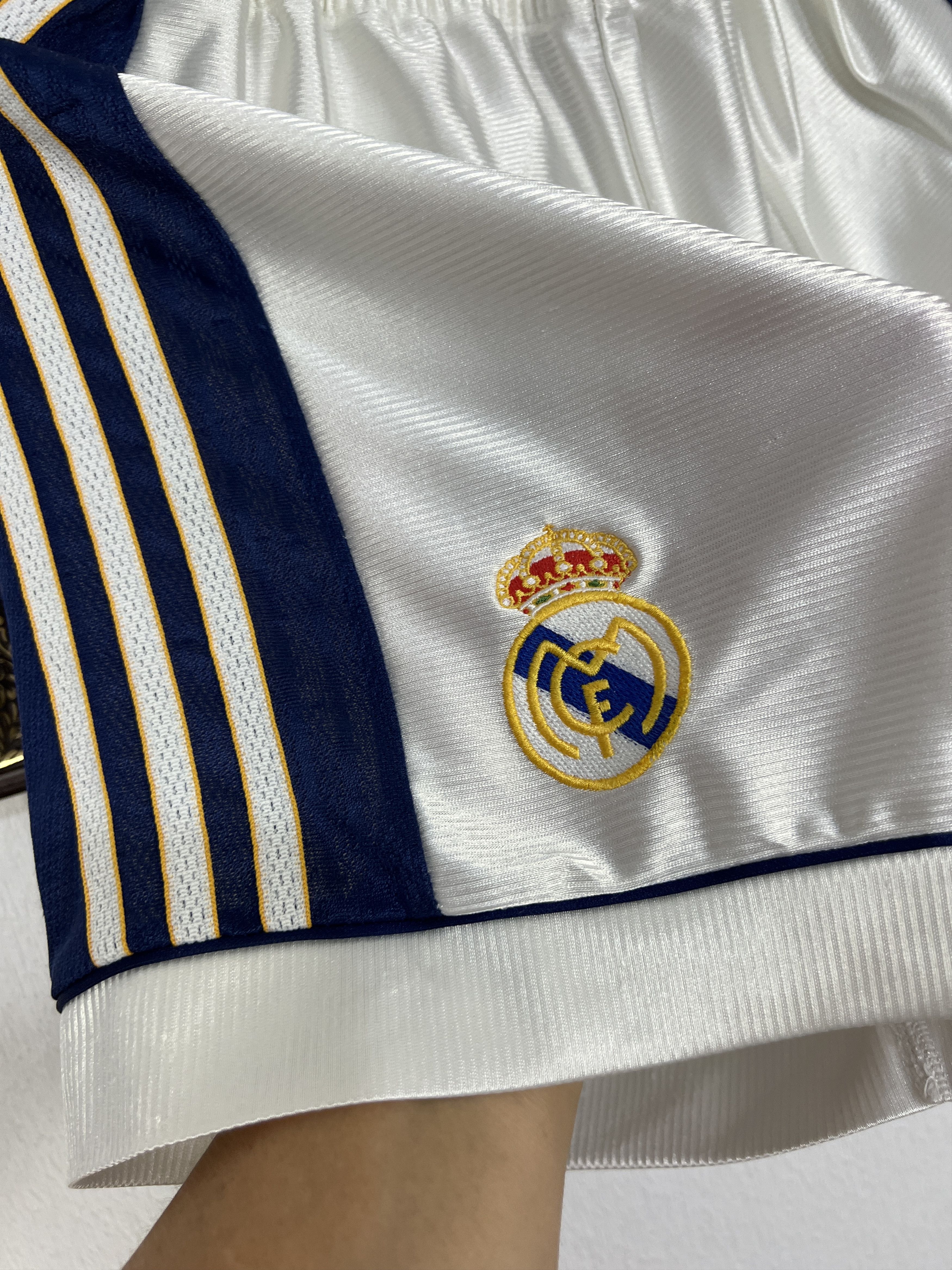 Adidas Vintage 90's Adidas Real Madrid Football White Shorts M Size US 32 / EU 48 - 5 Thumbnail