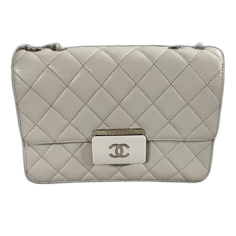 Chanel Chanel White Enamel Flap Chain Bag -2505 Size ONE SIZE - 1 Thumbnail