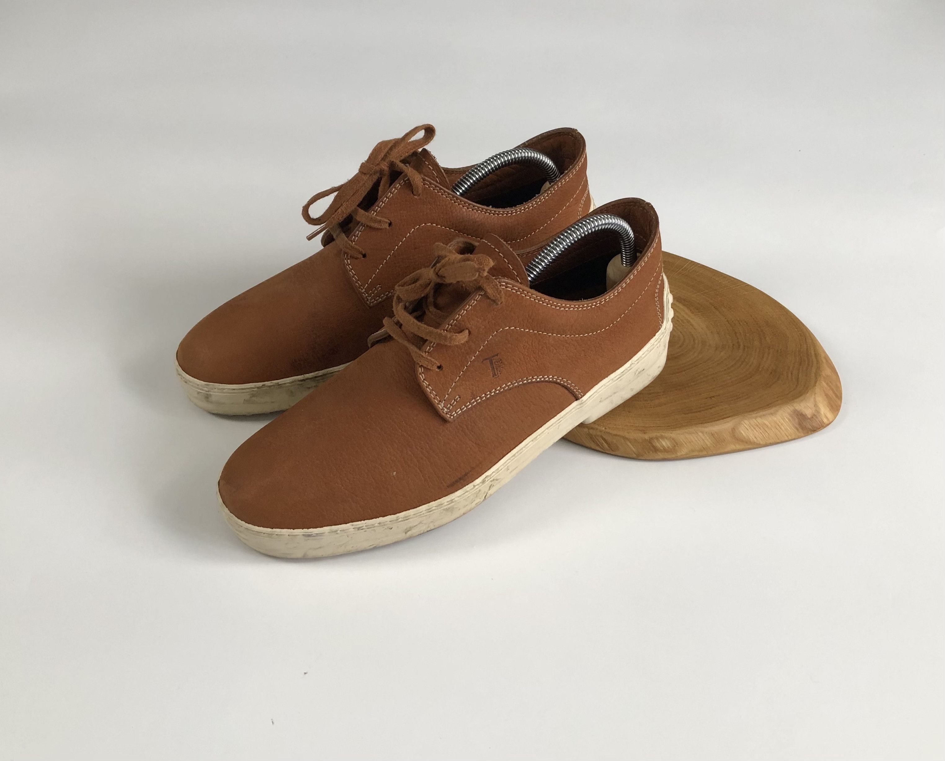 Tod's Tod’s Gommino Suede Sneakers Size US 7.5 / EU 40-41 - 1 Thumbnail