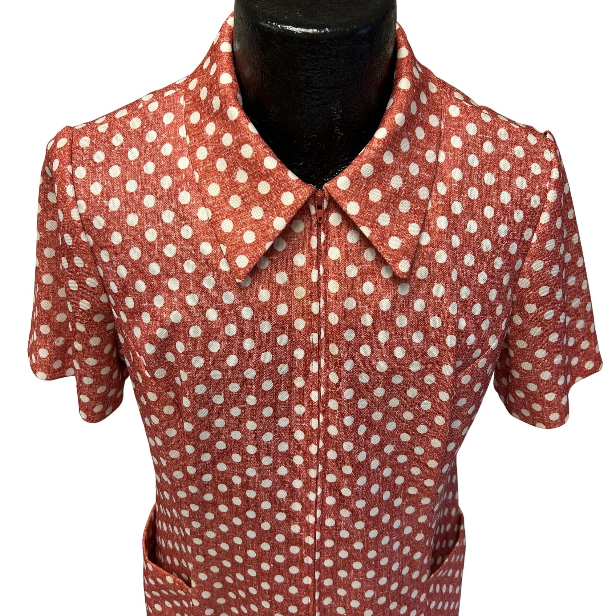 Vintage 60 70's MOD Red POLKA DOT Zipper Collared House Dress 18.5 Size XXL / US 16-18 / IT 52-54 - 2 Thumbnail