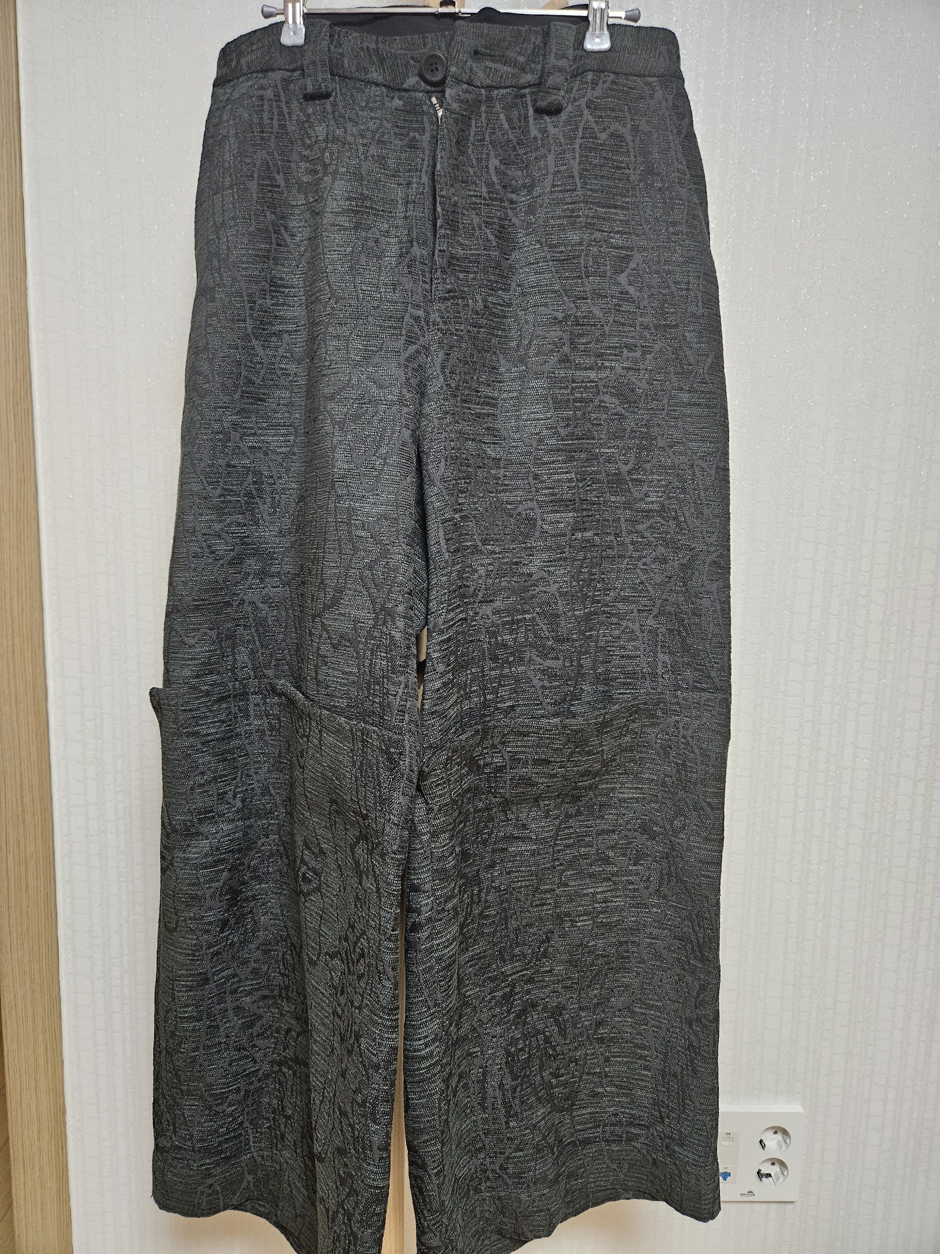 Alpinia Pants in Black