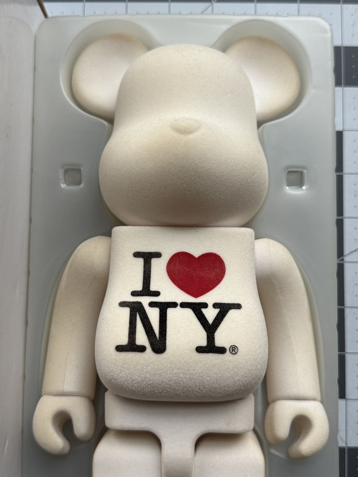 Medicom Toy 400% BEARBRICK I LOVE NY FLOCKY WHITE Size ONE SIZE - 2 Thumbnail