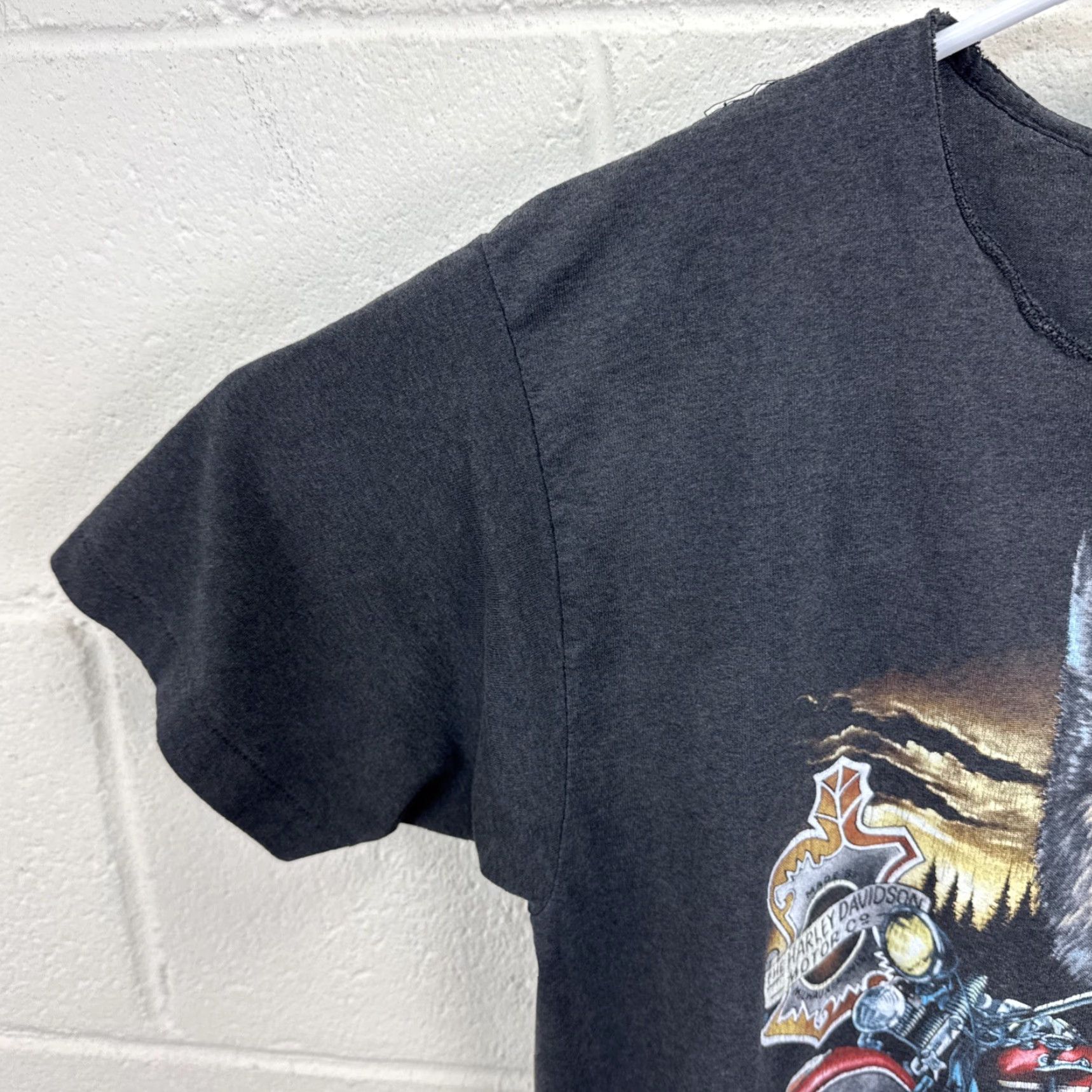 Harley Davidson VINTAGE Harley-Davidson 3D Emblem 1989 Survivors Wolf Motorcycle T Shirt Large Men Black Size US L / EU 52-54 / 3 - 6 Thumbnail