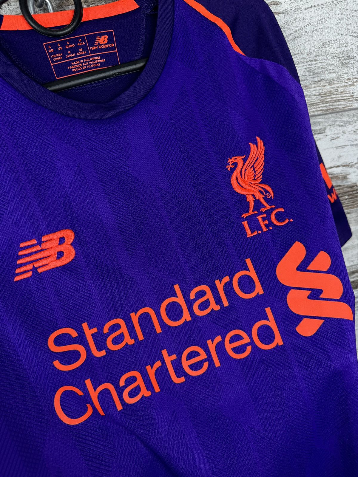 Vintage Mens Vintage New Balance Liverpool FC T-shirt soccer jersey Size US S / EU 44-46 / 1 - 7 Thumbnail