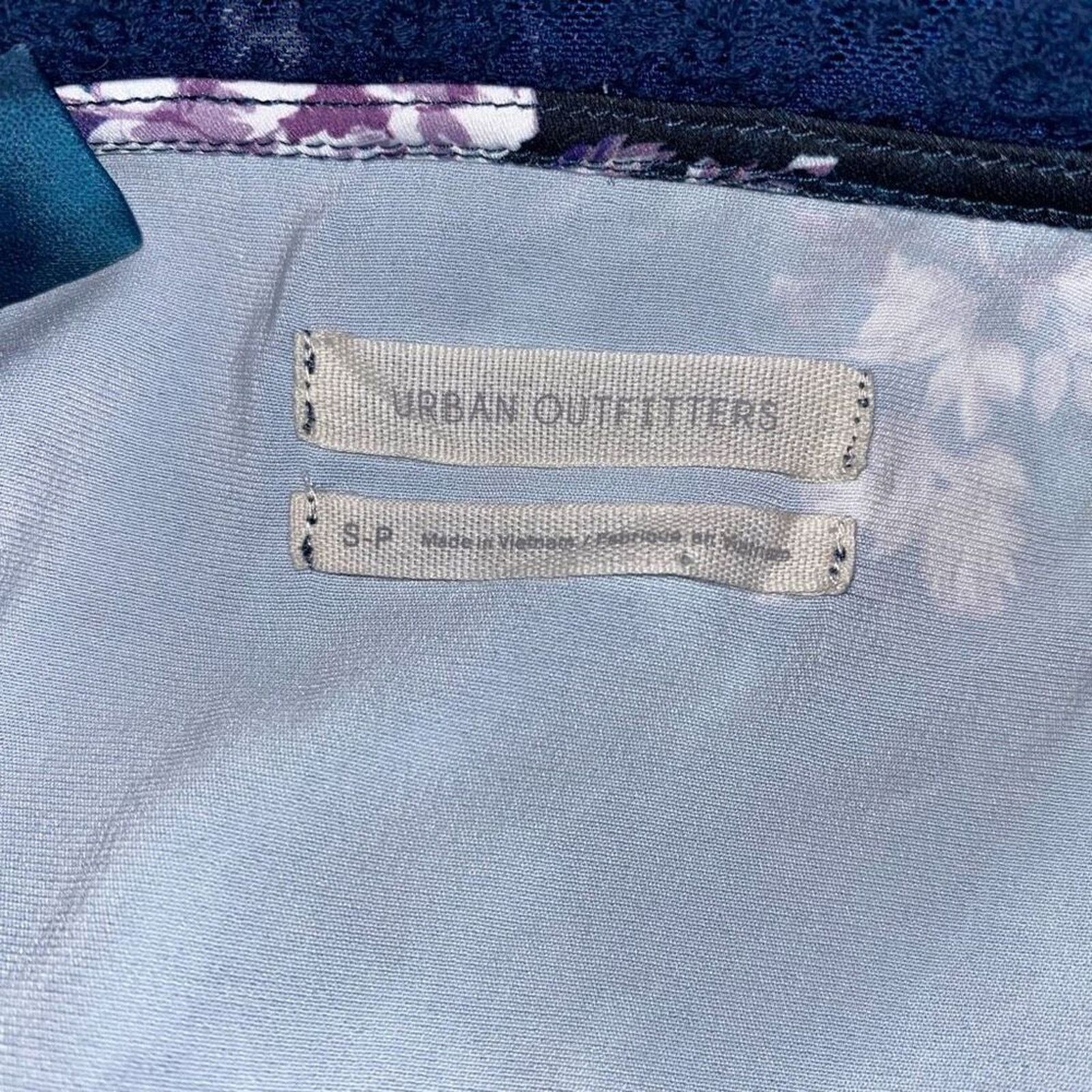 Urban Outfitters Urban Outfitters Lace Blue Floral Crop Tank Top | Sz S Size S / US 4 / IT 40 - 5 Thumbnail