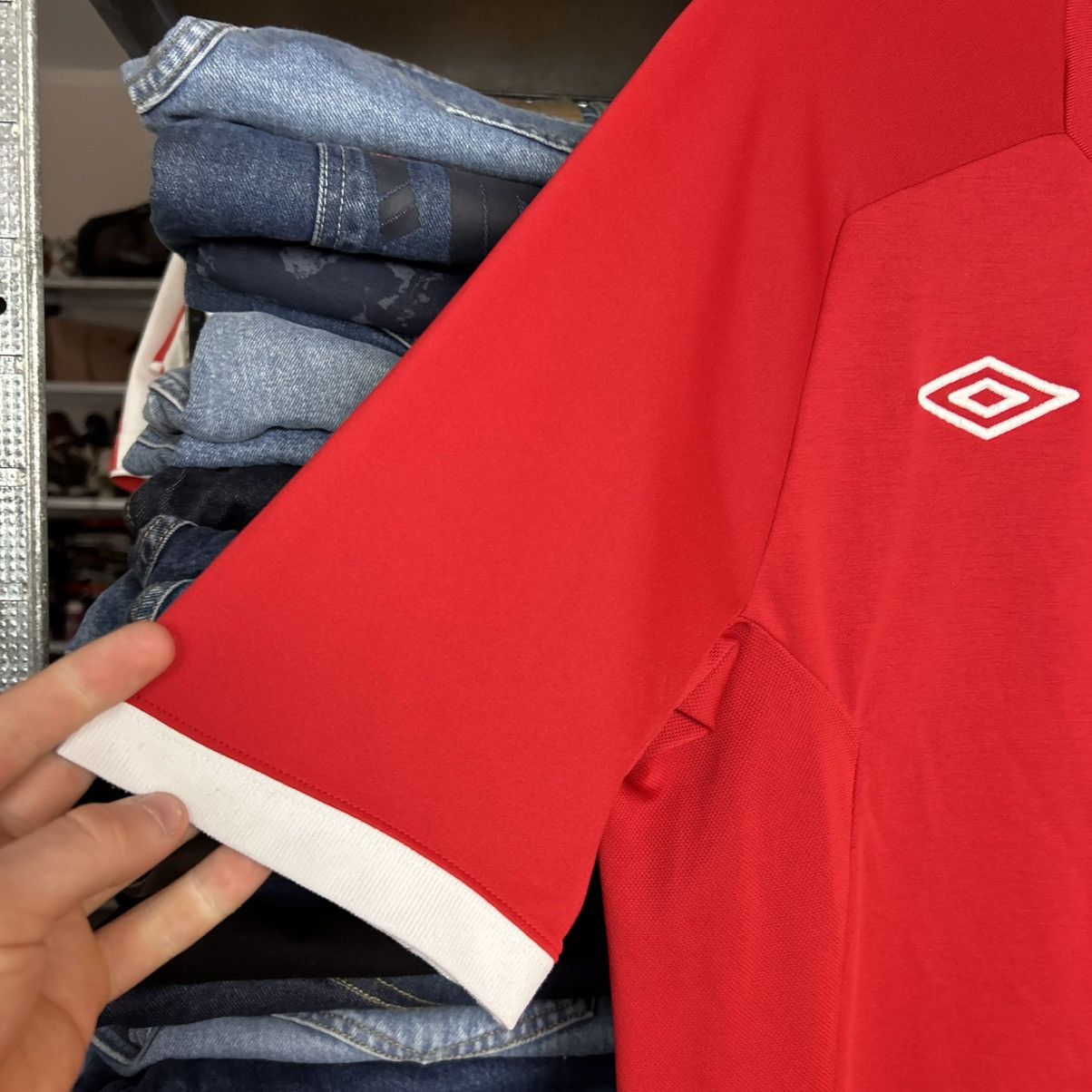 Umbro Vintage Umbro England Small logo Training soccer jersey Size US S / EU 44-46 / 1 - 6 Thumbnail