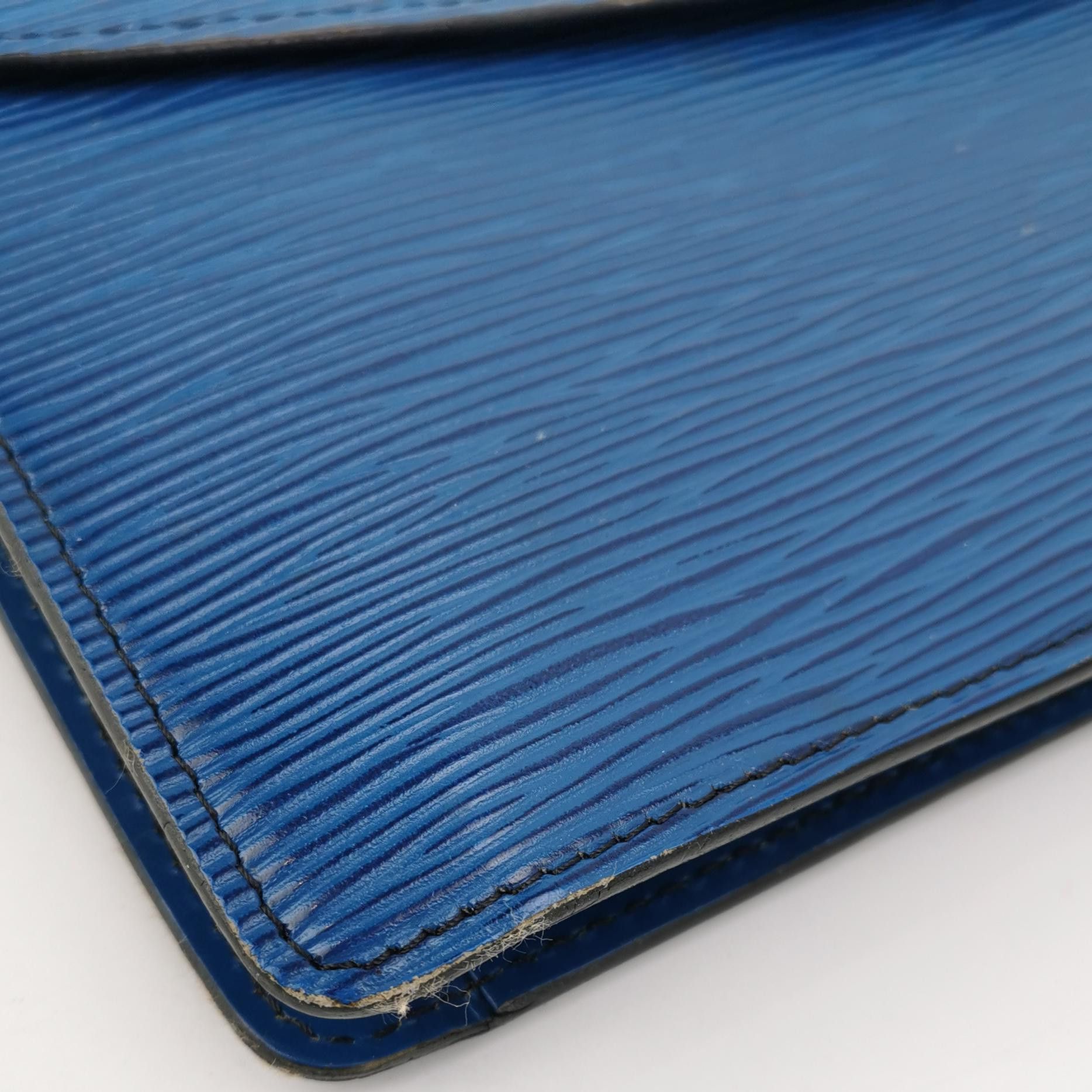 Louis Vuitton Louis Vuitton (LV) Cowhide Water Ripple Solid Color Letter Size ONE SIZE - 5 Thumbnail
