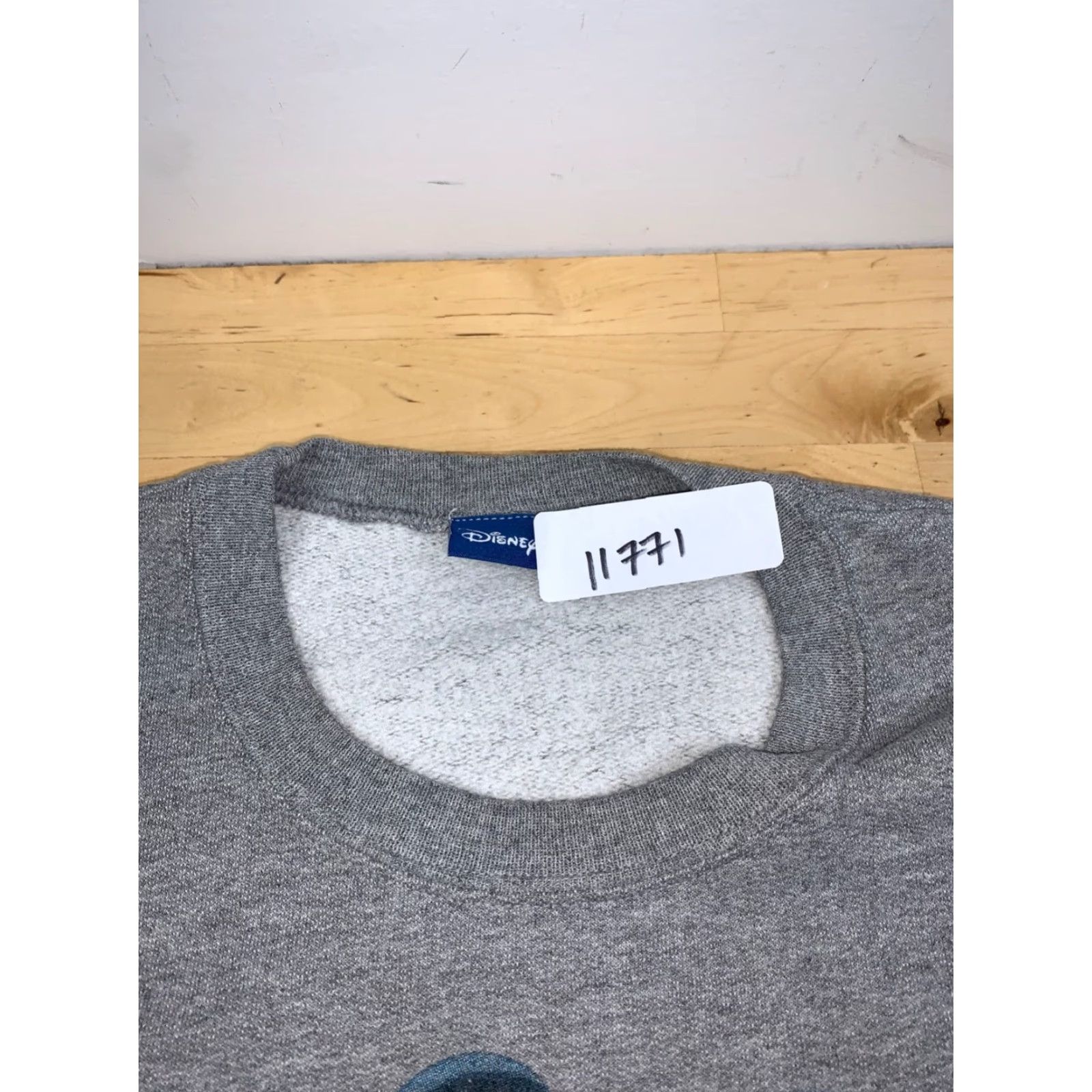 Disney VINTAGE Disney Mickey Sweatshirt Adult M Gray Florida Crew Neck Pullover 11771 Size US M / EU 48-50 / 2 - 2 Thumbnail