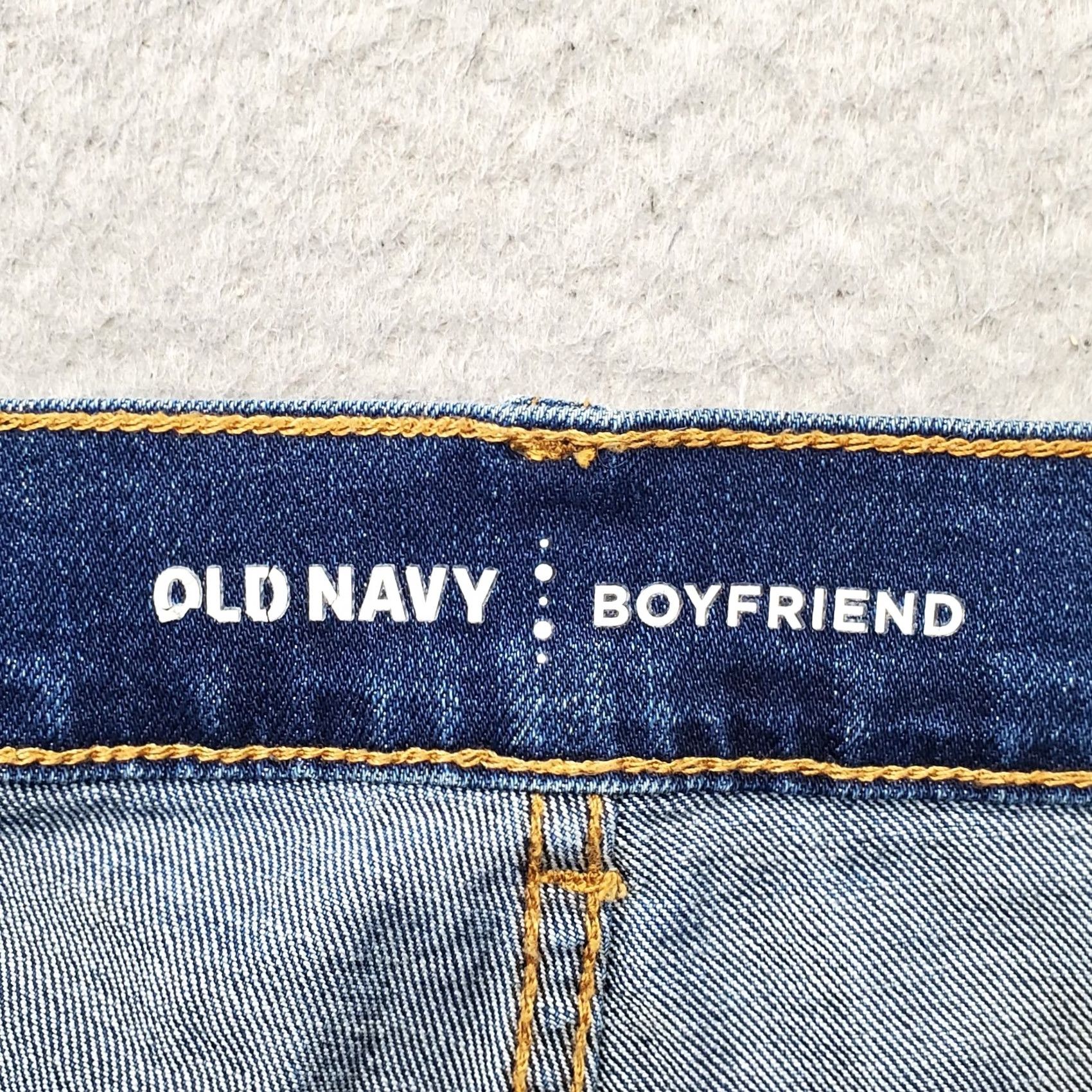 Old Navy Old Navy Women's Blue Denim Stretch Boyfriend Shorts 8 Casual Casualwear Denim Shorts Womens 8 Blue Old Navy Size 30" / US 8 / IT 44 - 6 Thumbnail