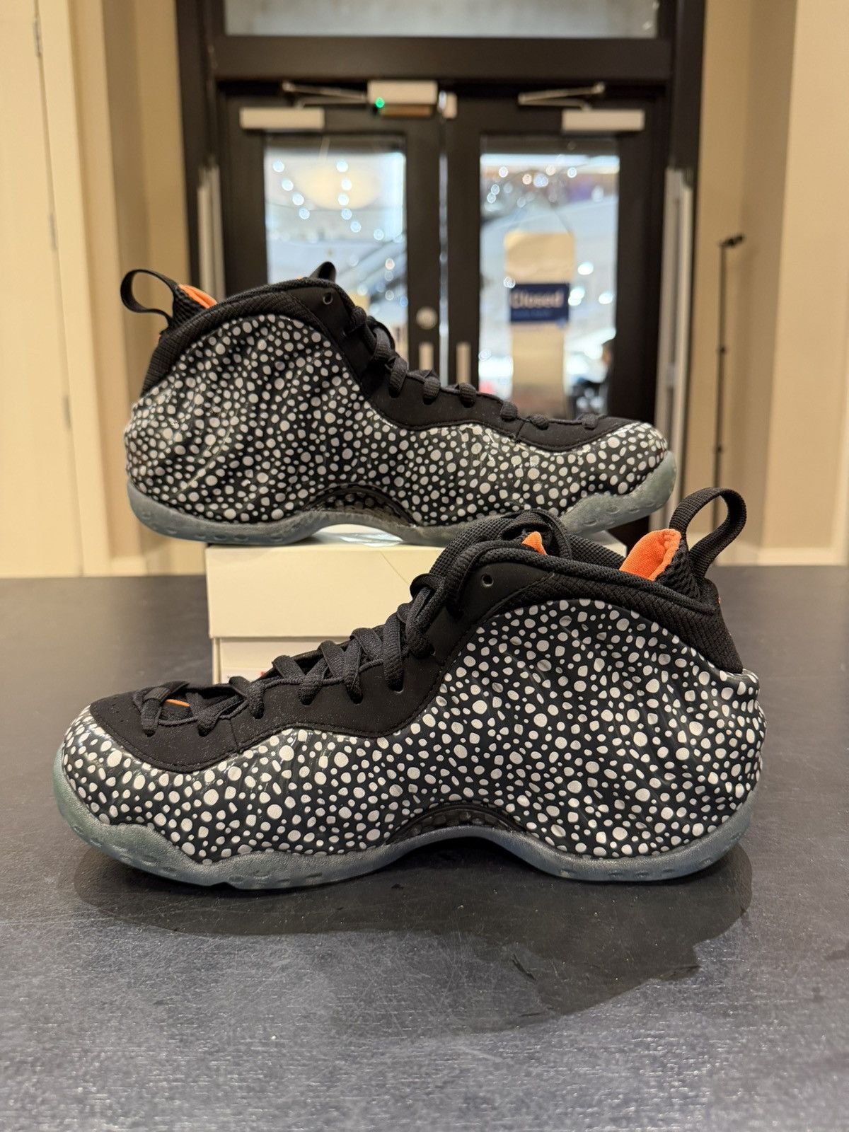 Nike Nike Air Foamposite One PRM ‘Safari’ Size US 8 / EU 41 - 2 Thumbnail