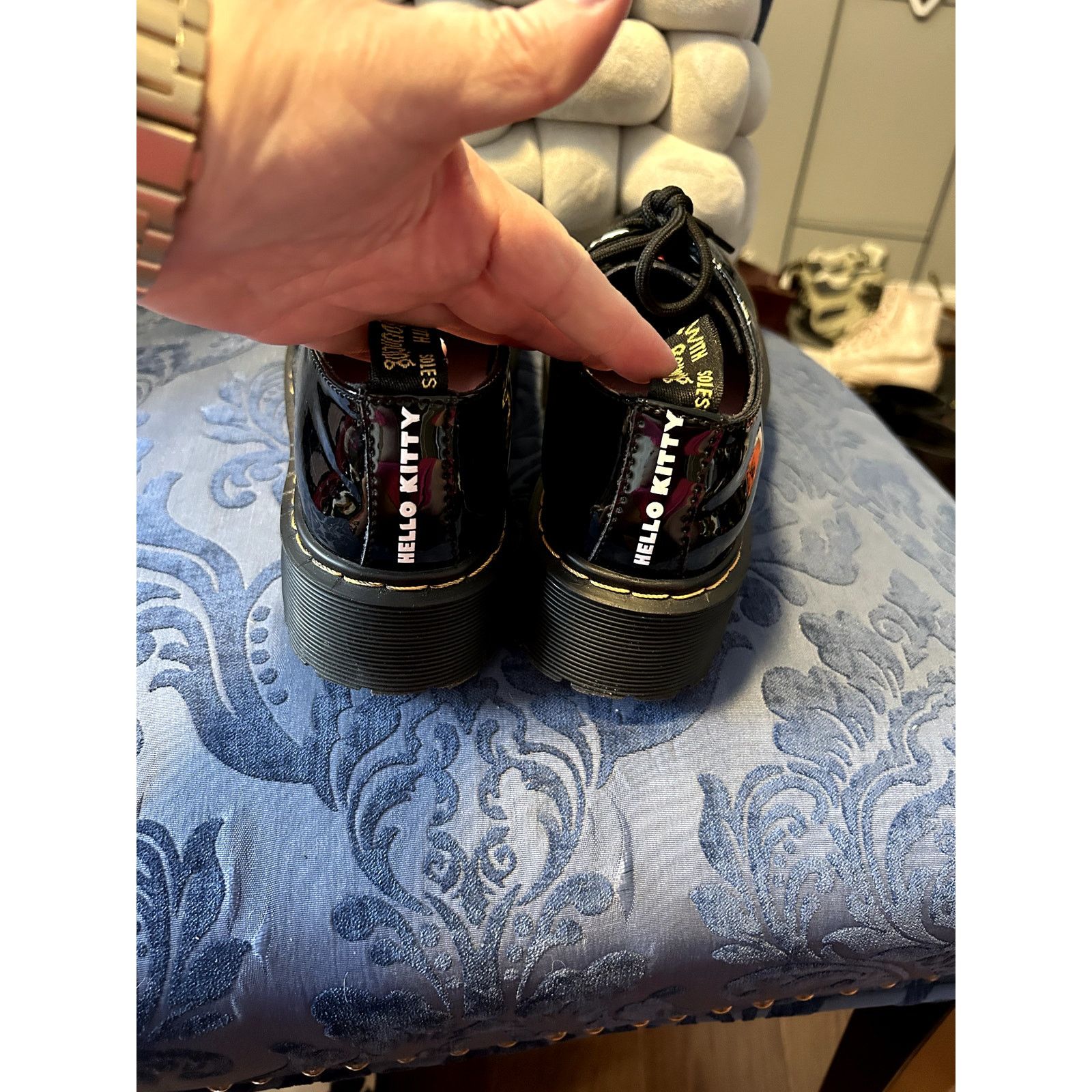 Dr. Martens Dr Martens x Hello Kitty Patent Leather size 9/EU 41 Size US 9 / IT 39 - 5 Thumbnail