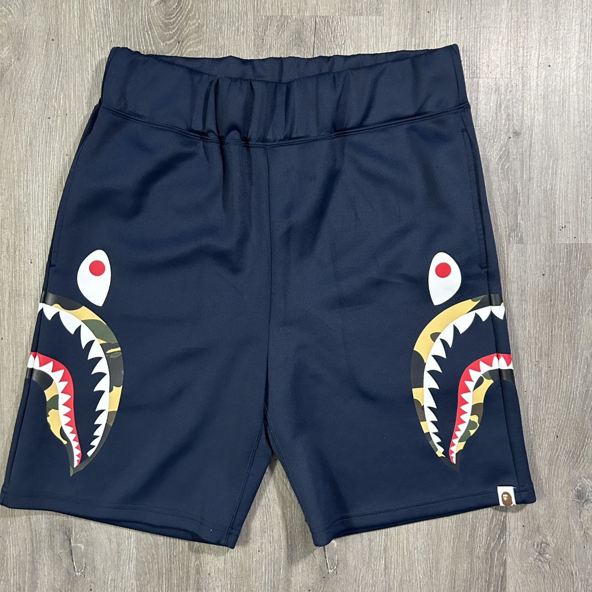 Bape BAPE Side Shark Shorts Size US 34 / EU 50 - 1 Thumbnail