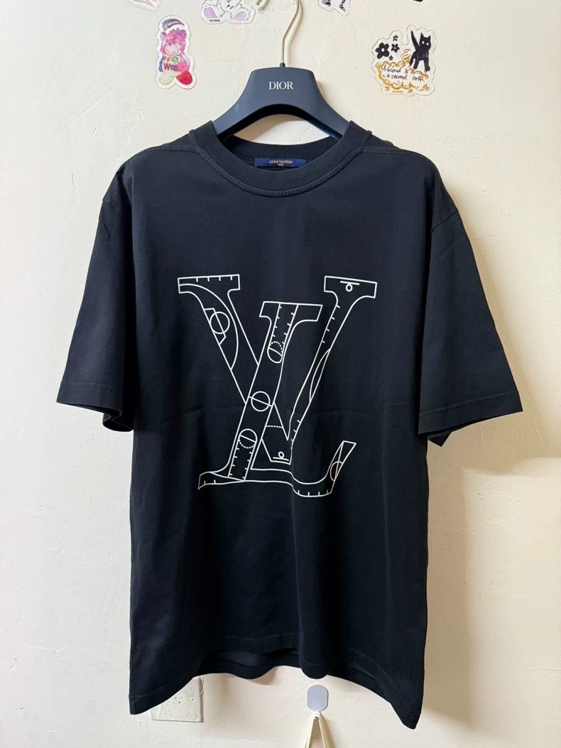 Louis Vuitton Louis VuittonBlack and white short sleeves 2502-Nextarrow Size US XL / EU 56 / 4 - 1 Thumbnail
