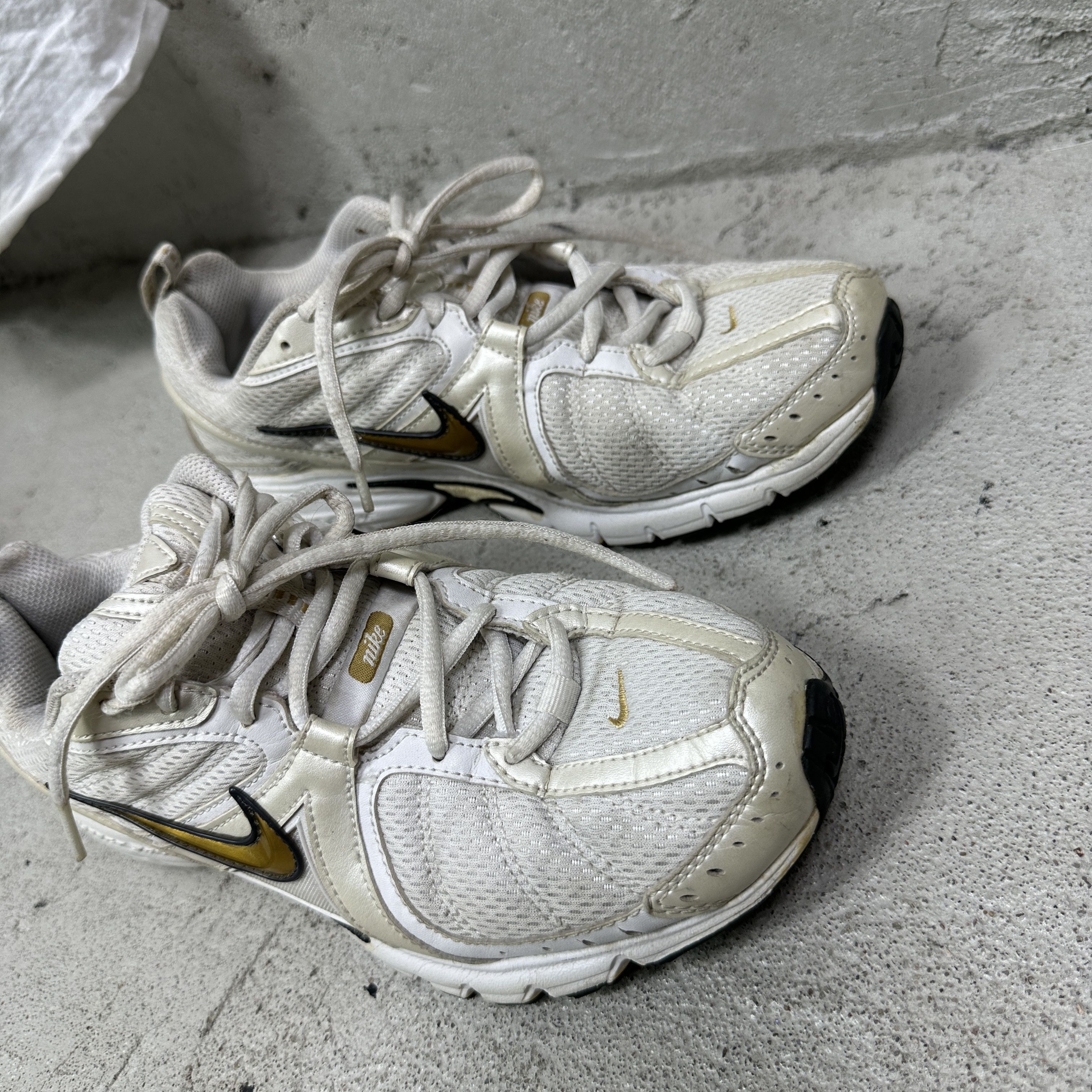 Nike Vintage Sporty Streetwear Nike Chunky 00s Sneakers Size US 7.5 / EU 40-41 - 5 Thumbnail