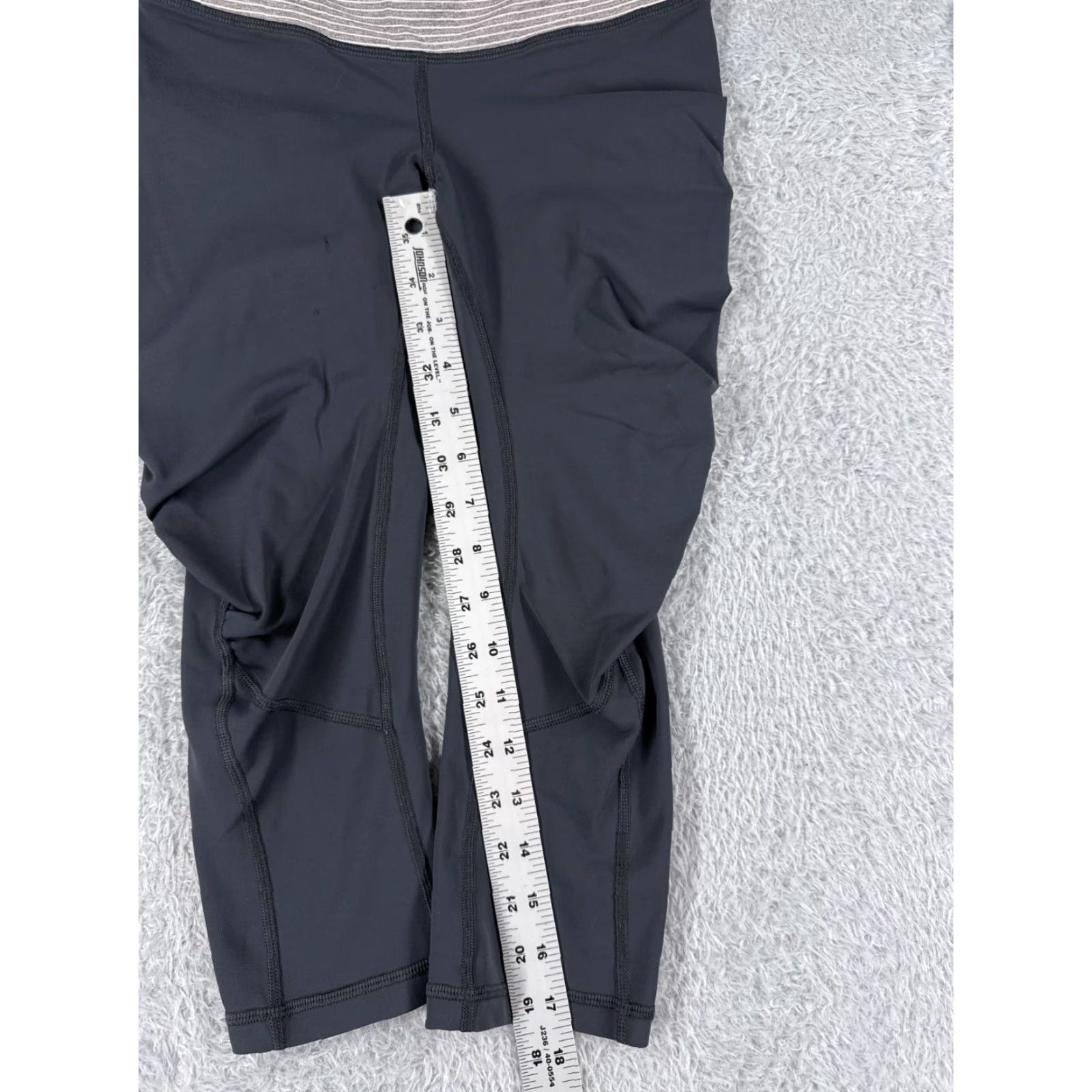 Lululemon Lululemon Activewear Pants Womens 4 Gray Cropped with Pockets 18" Size 27" / US 4 / IT 40 - 5 Thumbnail