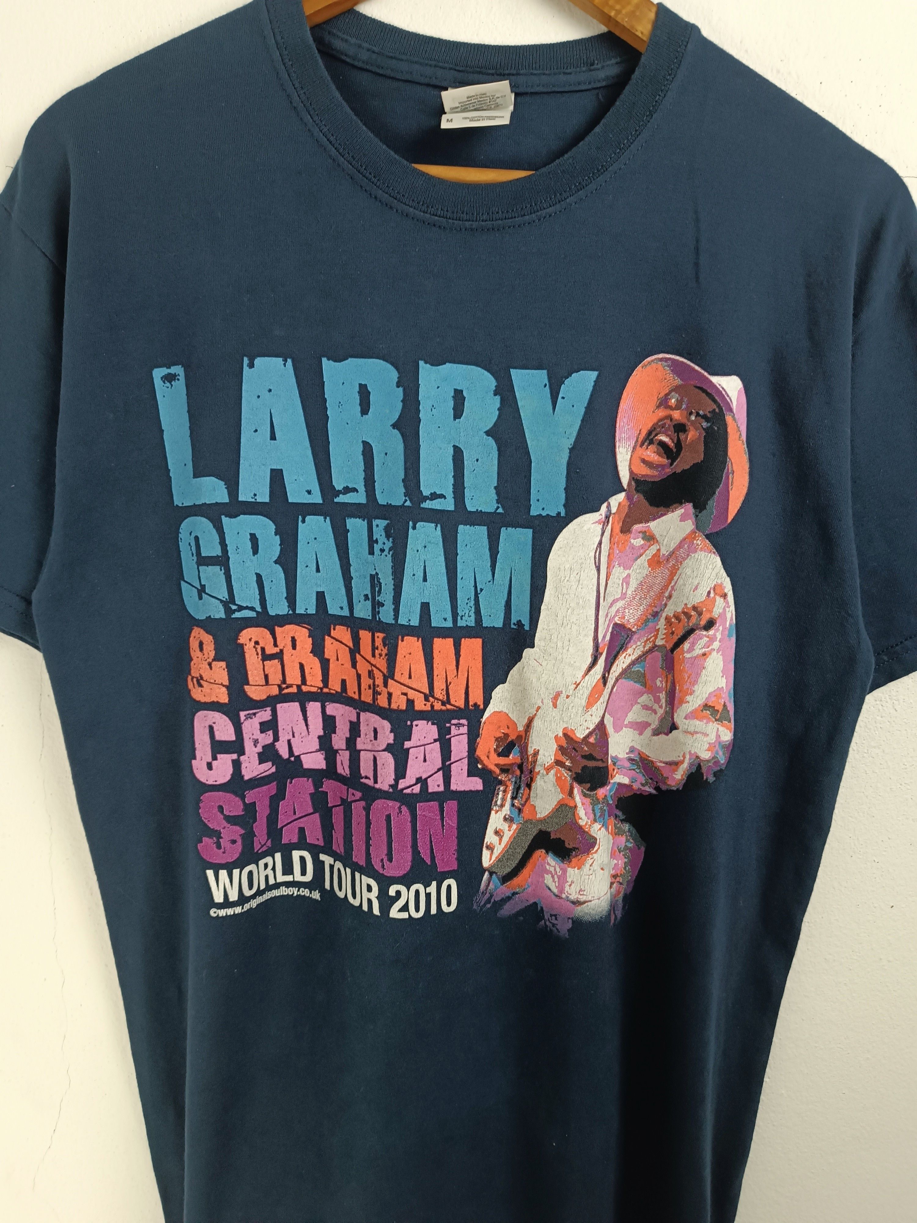 Band Tees VINTAGE 2010 LARRY GRAHAM WORLD TOUR SOUL FUNK aretha prince Size US M / EU 48-50 / 2 - 10 Thumbnail