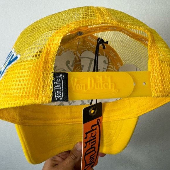 Designer × Von Dutch NWT VON DUTCH YELLOW VELVET HOLLYWOOD TRUCKER HAT Size ONE SIZE - 7 Thumbnail