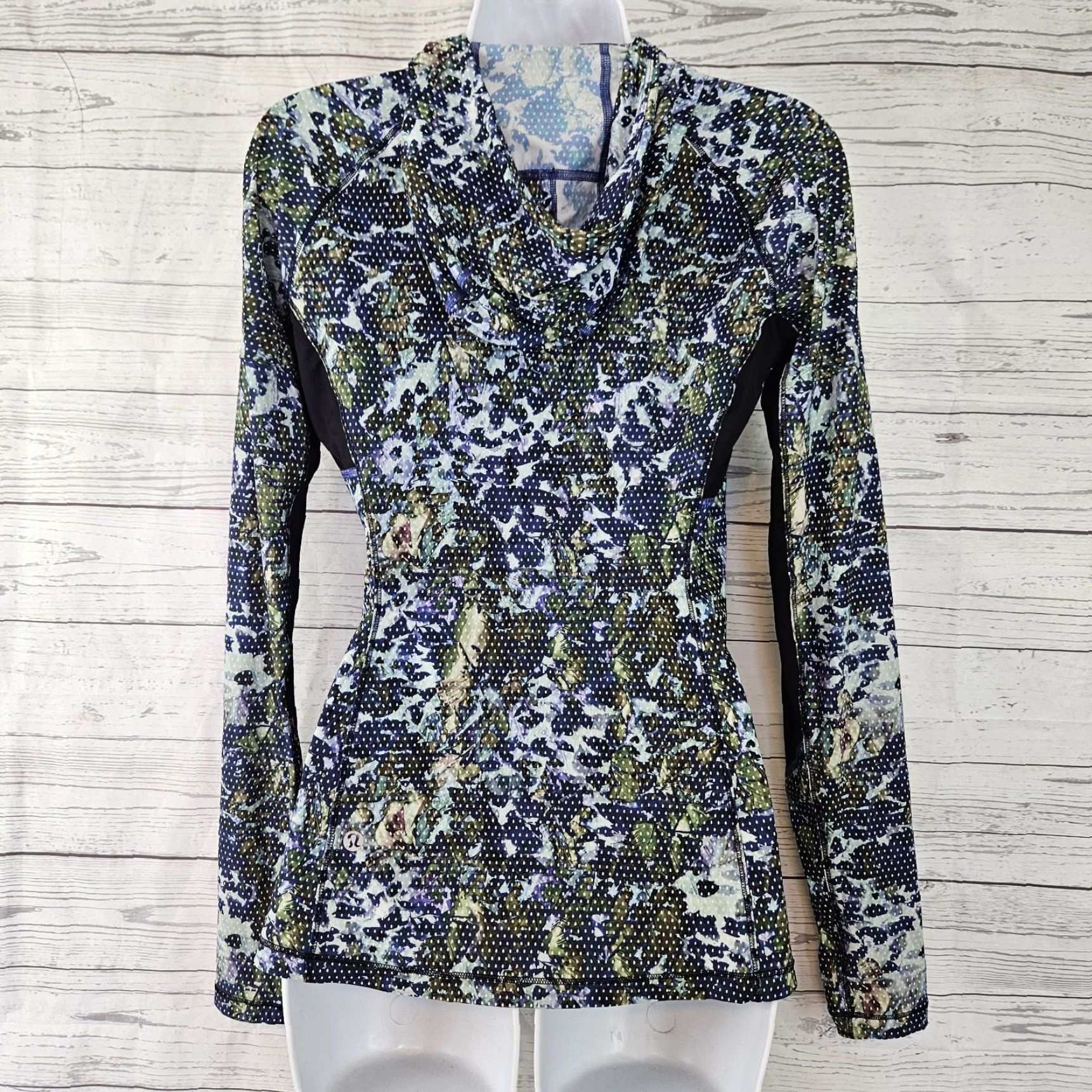 Lululemon Lululemon Womens Runbeam Hoodie Sz S Blue Floral Pullover Hoodie Womens Small Floral Pattern, Activewear, Long Sleeve, Pullover, Blue, - Size S / US 4 / IT 40 - 3 Thumbnail