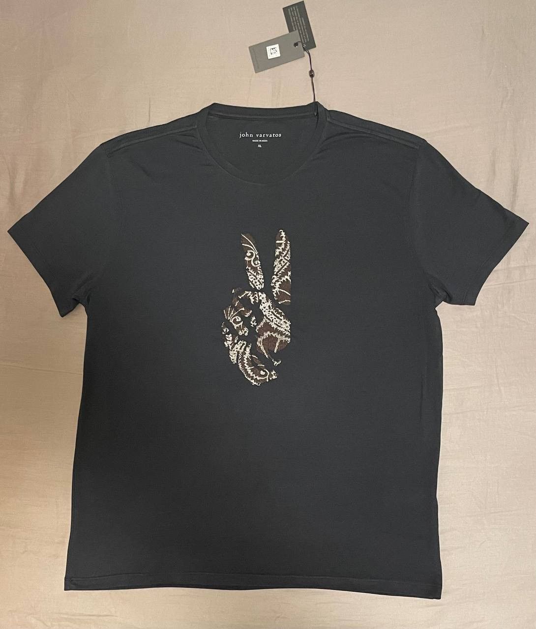 John Varvatos Peace Embroidery Tee Size US XL / EU 56 / 4 - 1 Thumbnail