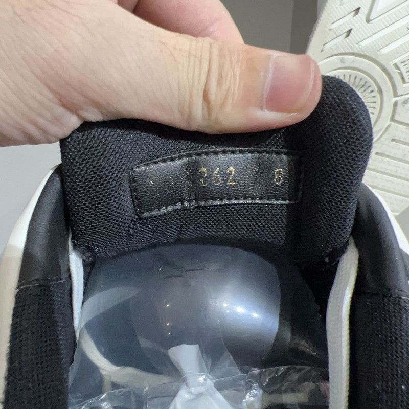 Louis Vuitton Louis Vuitton Stylish Low-Top Sneakers for Men -2508 Size US 8.5 / EU 41-42 - 5 Thumbnail