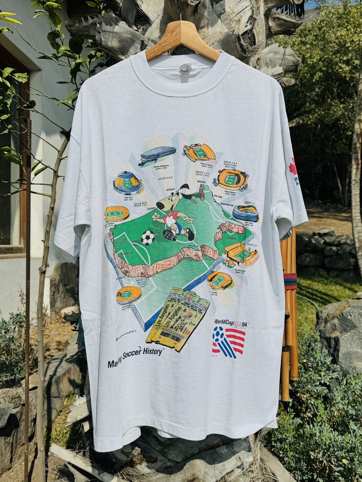 Vintage 1994 World Cup Soccer Nutmeg T-shirt Large Soccer