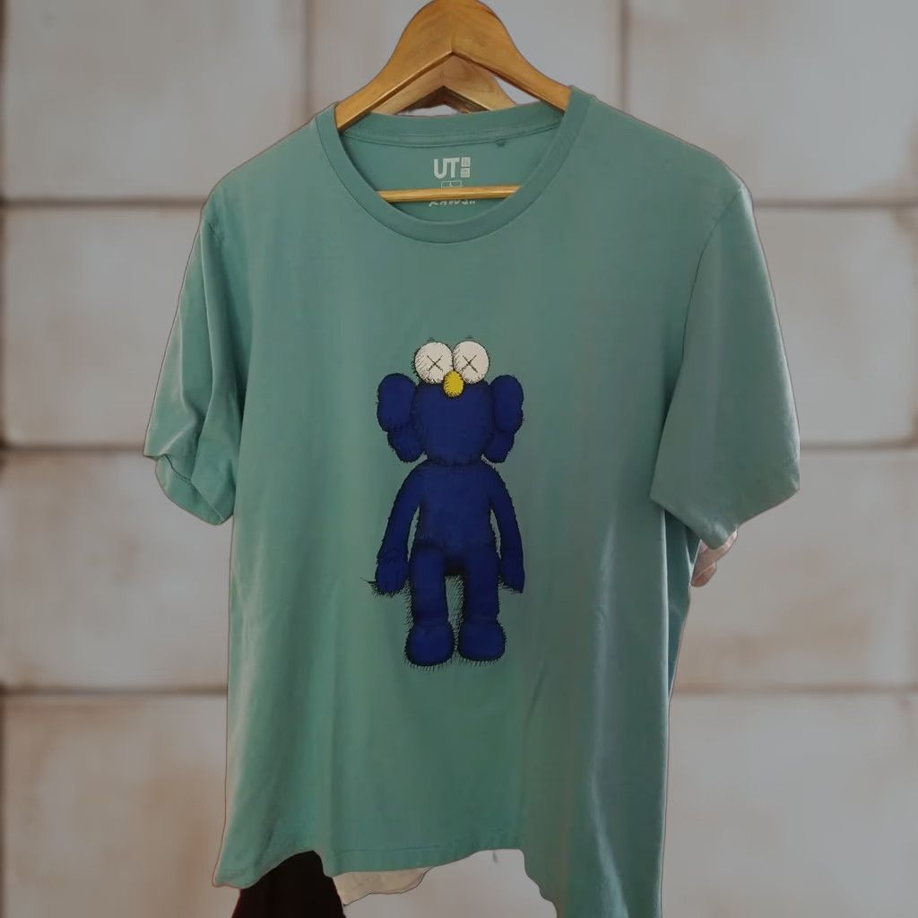 Uniqlo VINTAGE Uniqlo KAWS T-shirt L Blue Monster Men Size L Blue Monster Size US L / EU 52-54 / 3 - 1 Thumbnail