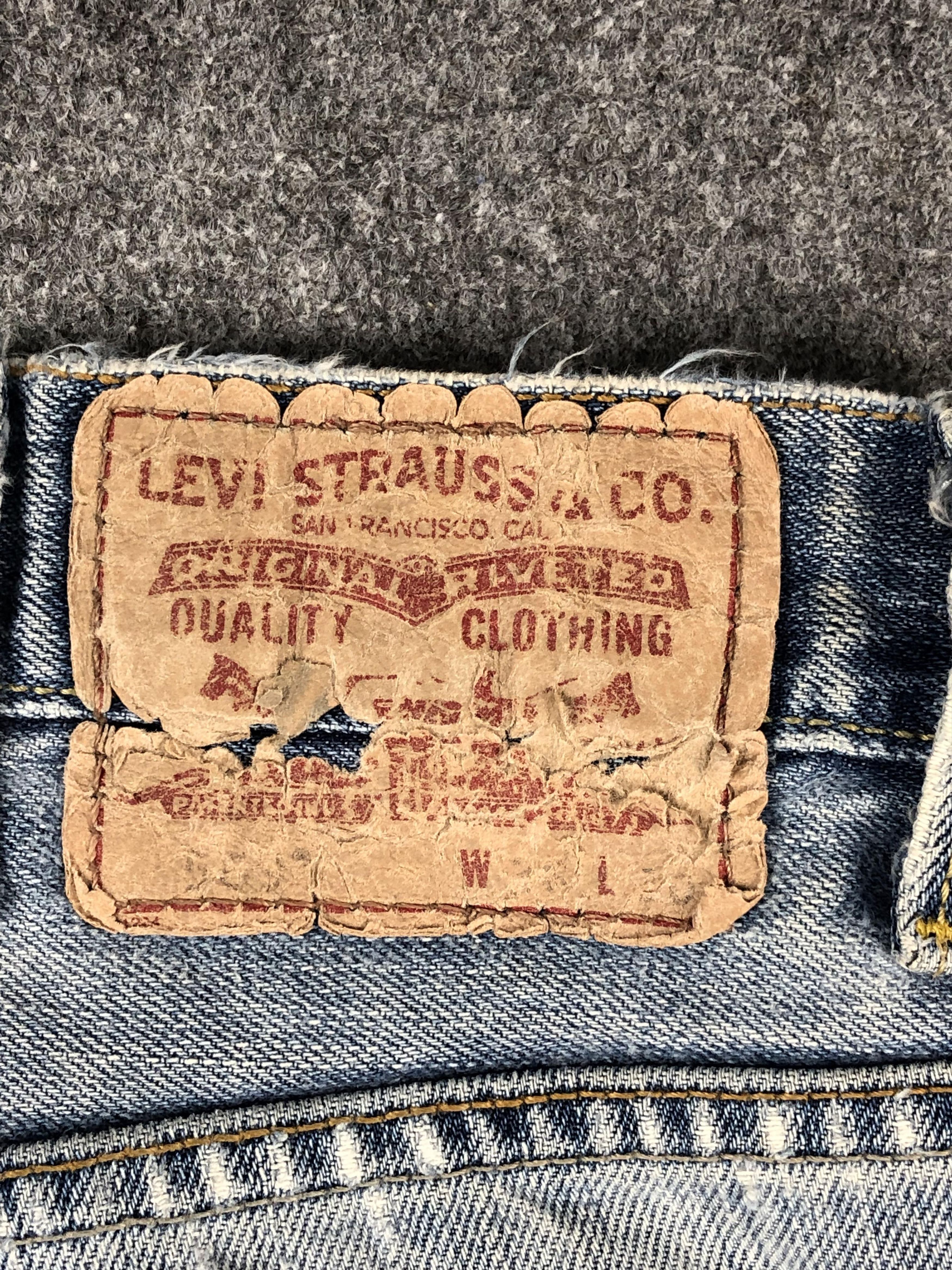 Vintage Disressed Levis 569 Light Wash Jeans DP2270