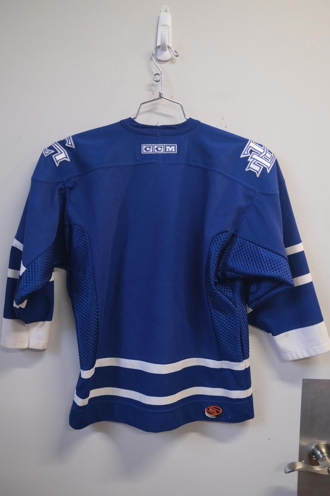 Ccm CCM Toronto Maple Leafs Hockey Jersey Size ONE SIZE - 2 Thumbnail