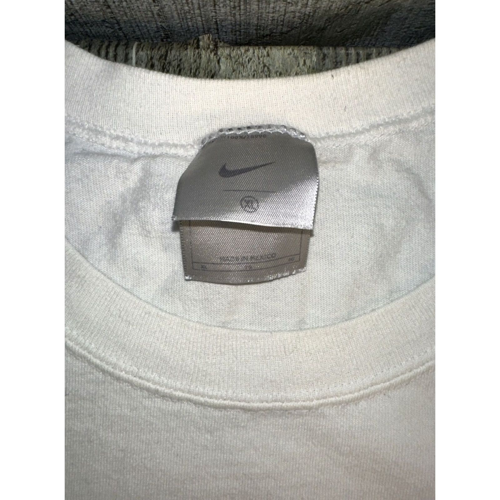 Nike VINTAGE Nike T-Shirt Mens XL White Muscle Tee Silver Tag Metal Theme Y2K Size US XL / EU 56 / 4 - 3 Thumbnail