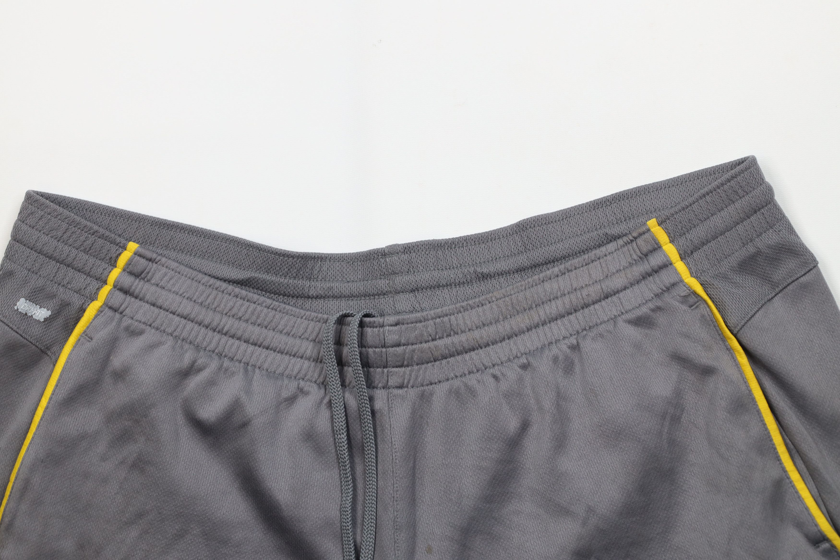 Nike AS IS Vintage Nike Swoosh University of Michigan Shorts Size US 36 / EU 52 - 2 Thumbnail