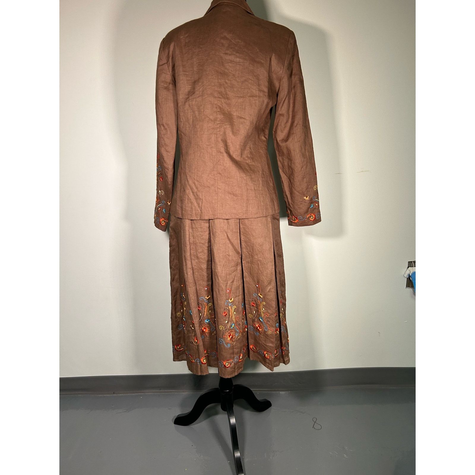 Other Silkland Gorgeous Embroidered Two Piece Set Size 6 NWOT Size 28" / US 6 / IT 42 - 8 Thumbnail