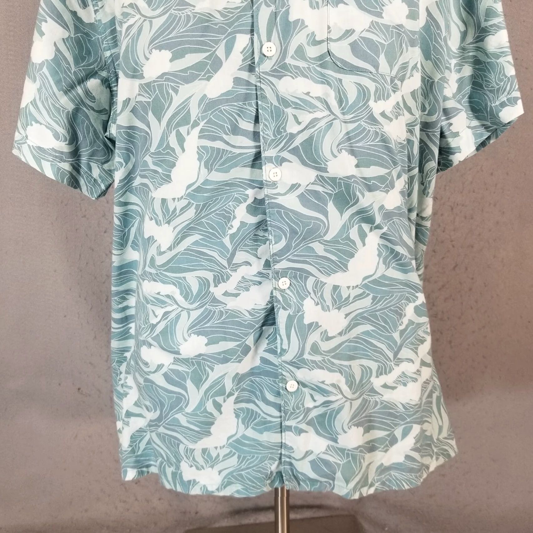 Levi's Hawaiian Shirt Men 2XL Blue Floral Short Sleeve Button-Up Shirt Knit Cotton Polyester Casual Travel