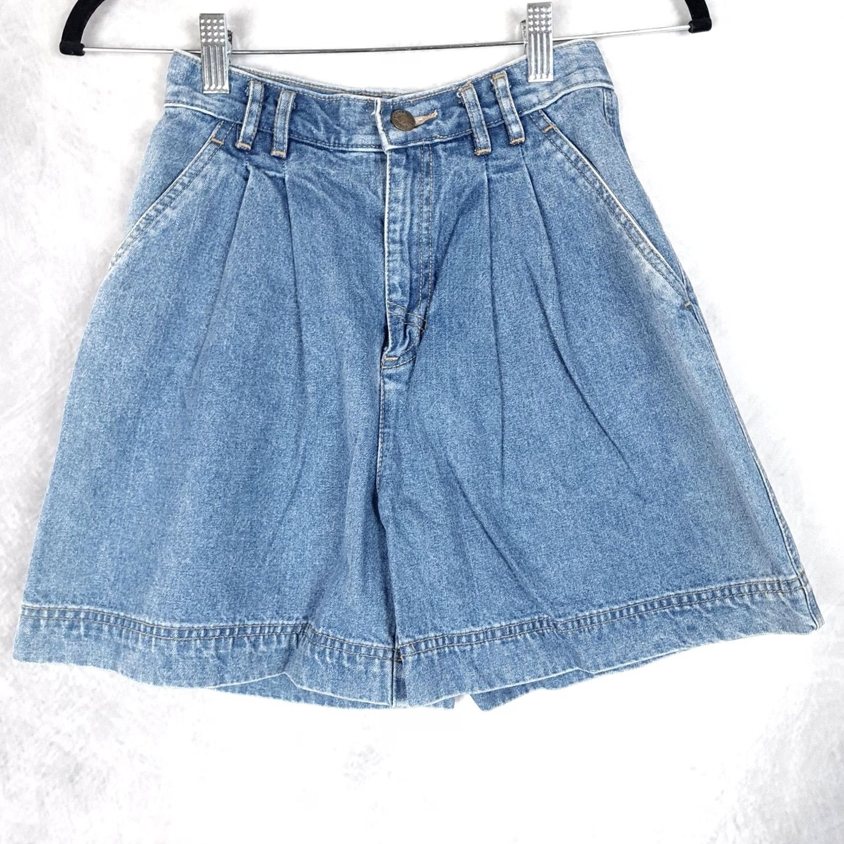 Vintage Vintage Lizwear Shorts Womens 4P Blue Denim High Rise Pleated Mom 90s Summer Casual Vintage Womens Lizwear 4P Blue Denim Shorts Size 27" / US 4 / IT 40 - 5 Thumbnail