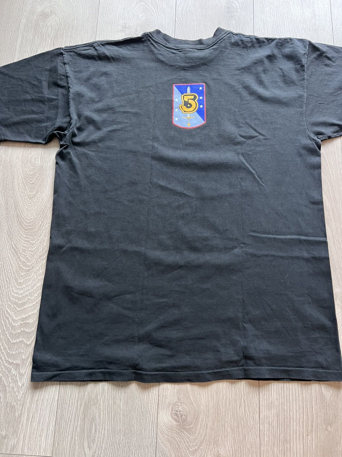 Other Vintage 90s Babylon 5 TV show Fashion Victim t shirt 1998 Size US XL / EU 56 / 4 - 7 Thumbnail