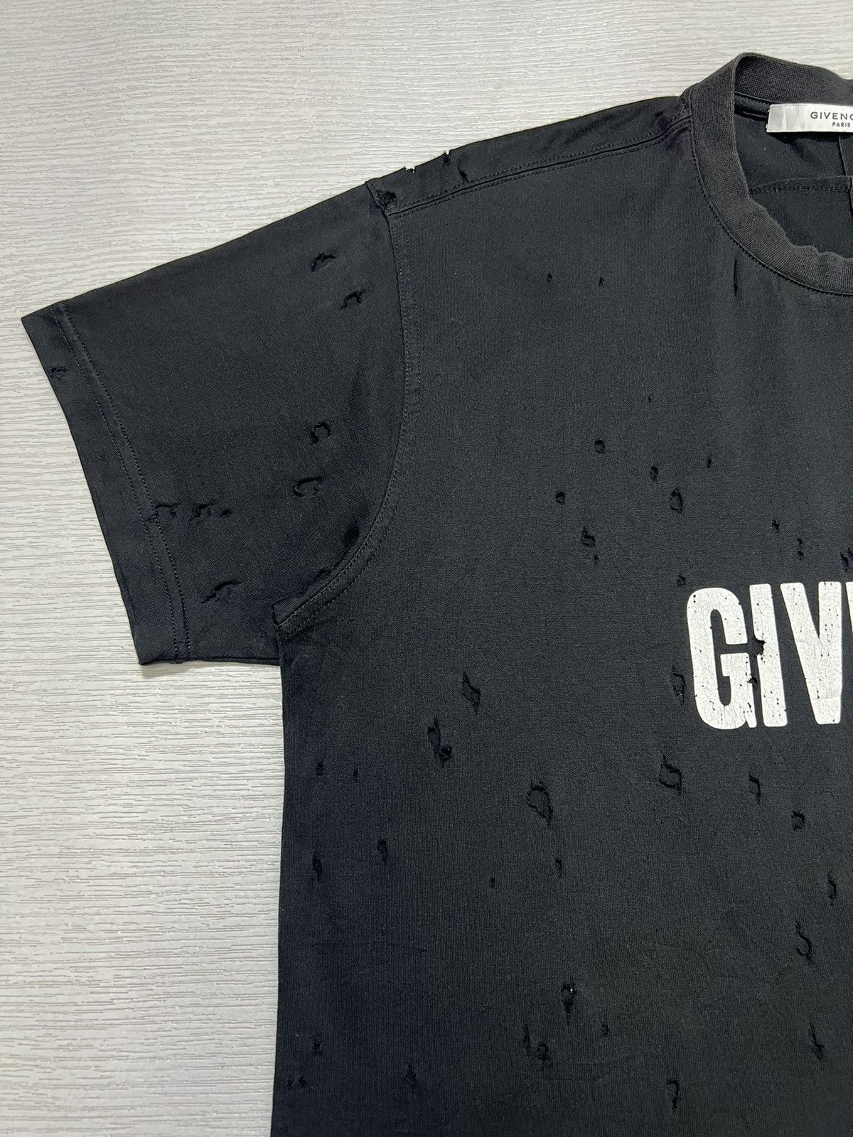 Givenchy Givenchy - Logo Print Distressed T-Shirt Size US XXS / EU 40 - 4 Thumbnail