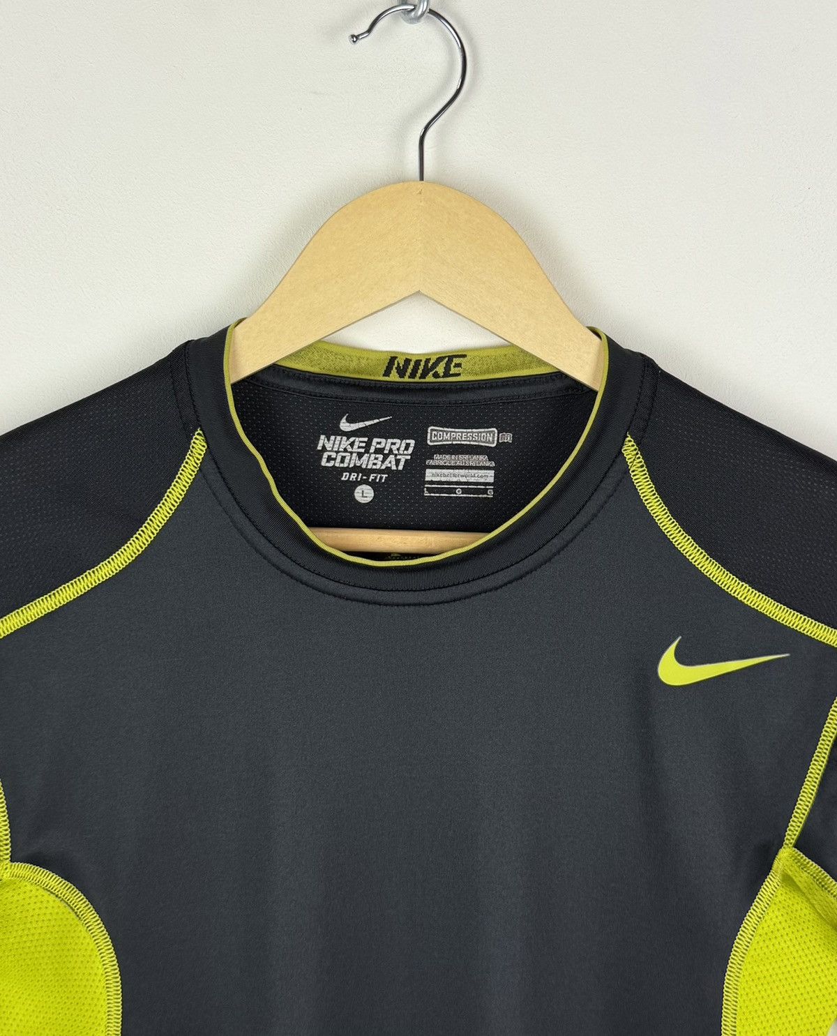 Nike Nike Pro Combat Hypercool Compression Short Sleeve Top Shirt Size US L / EU 52-54 / 3 - 4 Thumbnail