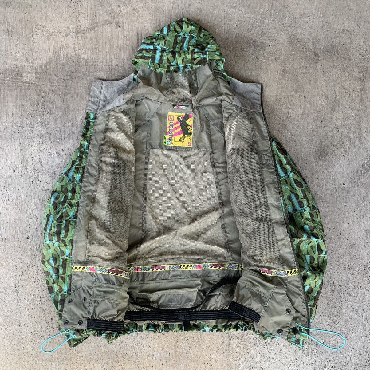 Burton × Vintage Burton full Text over printed outdoor Jacket vintage Size US M / EU 48-50 / 2 - 10 Thumbnail