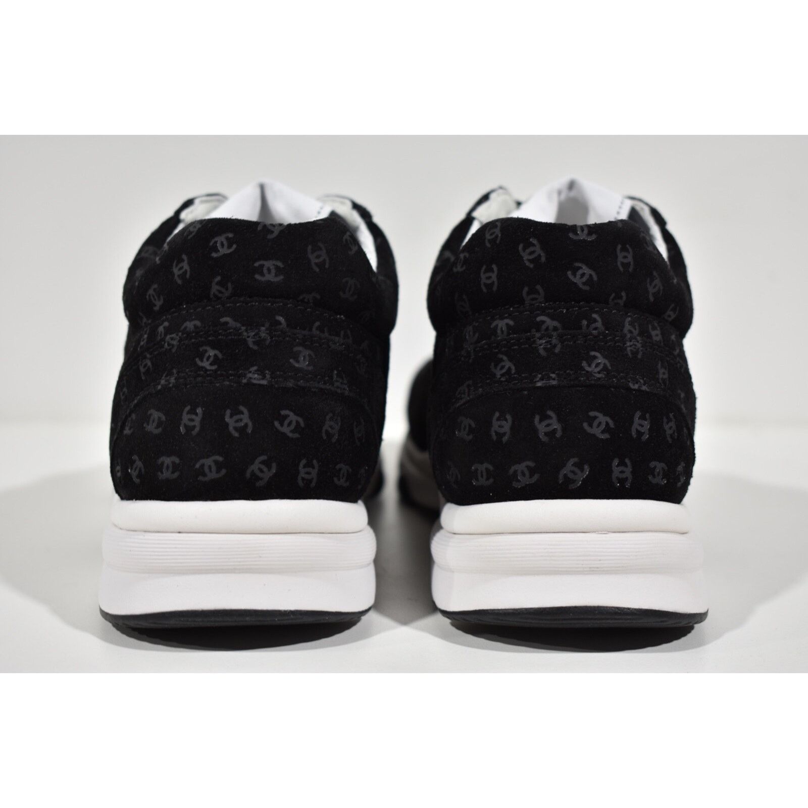Chanel 22A Printed CC Logo White Flat Runner Trainer Sneaker 38.5 Size US 8.5 / IT 38.5 - 10 Thumbnail