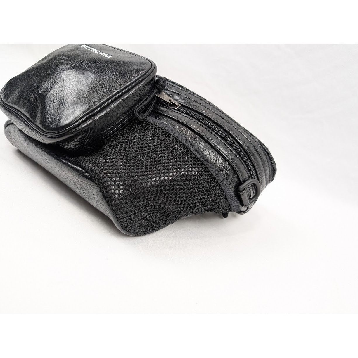 Balenciaga o1rshd1 Q:3 / Size: OS / Explorer Multizip Beltpack in Black Size ONE SIZE - 4 Thumbnail