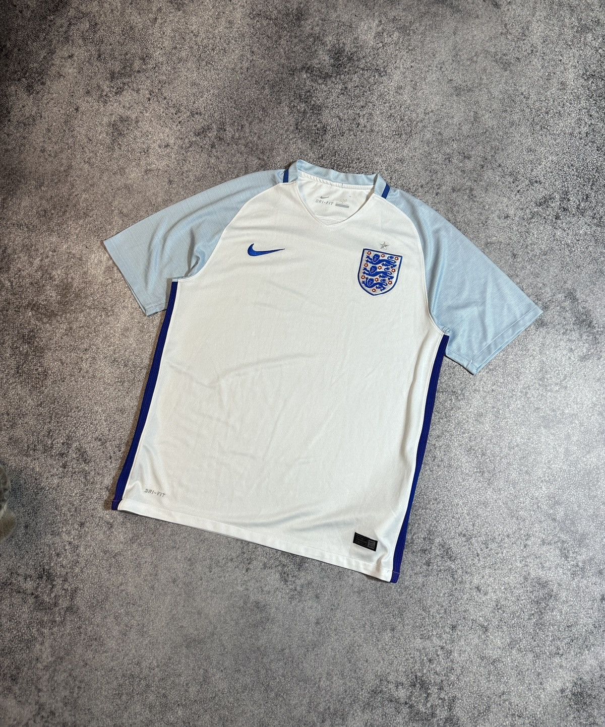 Nike Nike England Soccer Jersey Blokecore Rare Casual Style VTg L Size US L / EU 52-54 / 3 - 1 Thumbnail