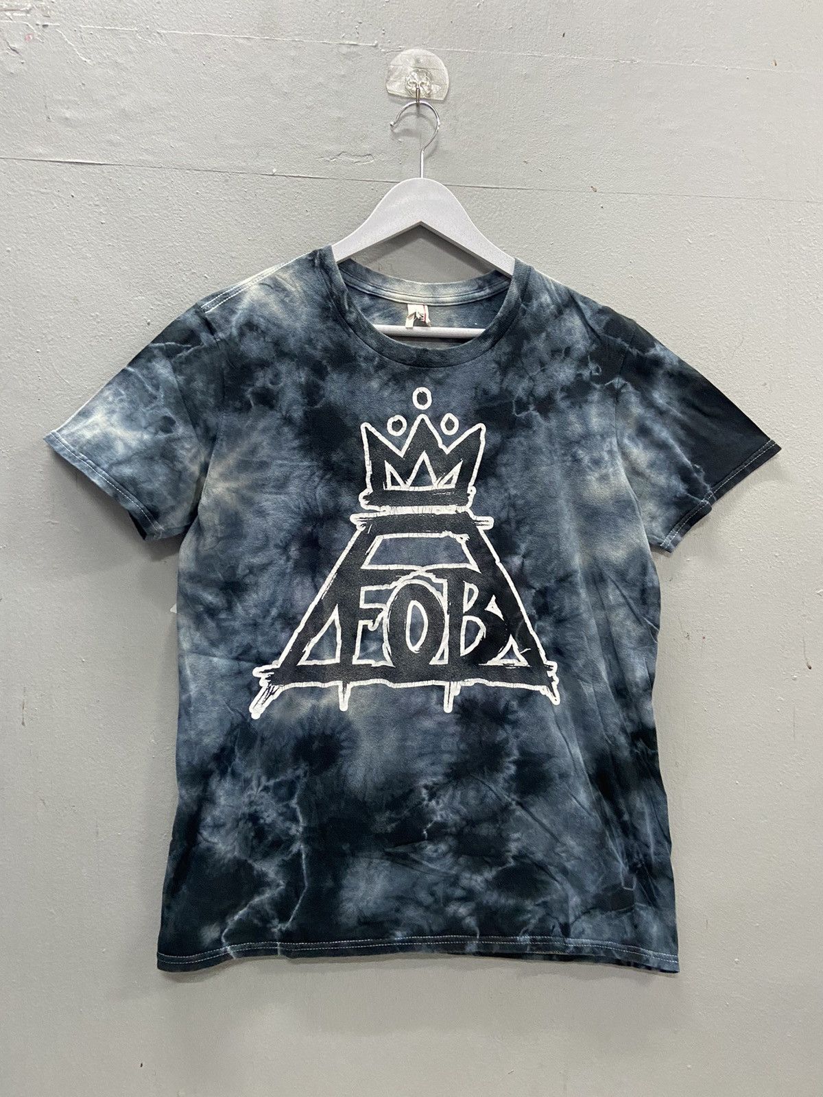 Band Tees FALL OUT BOYS CROWN LOGO TIE DYE TEE SHIRT Size US M / EU 48-50 / 2 - 1 Thumbnail