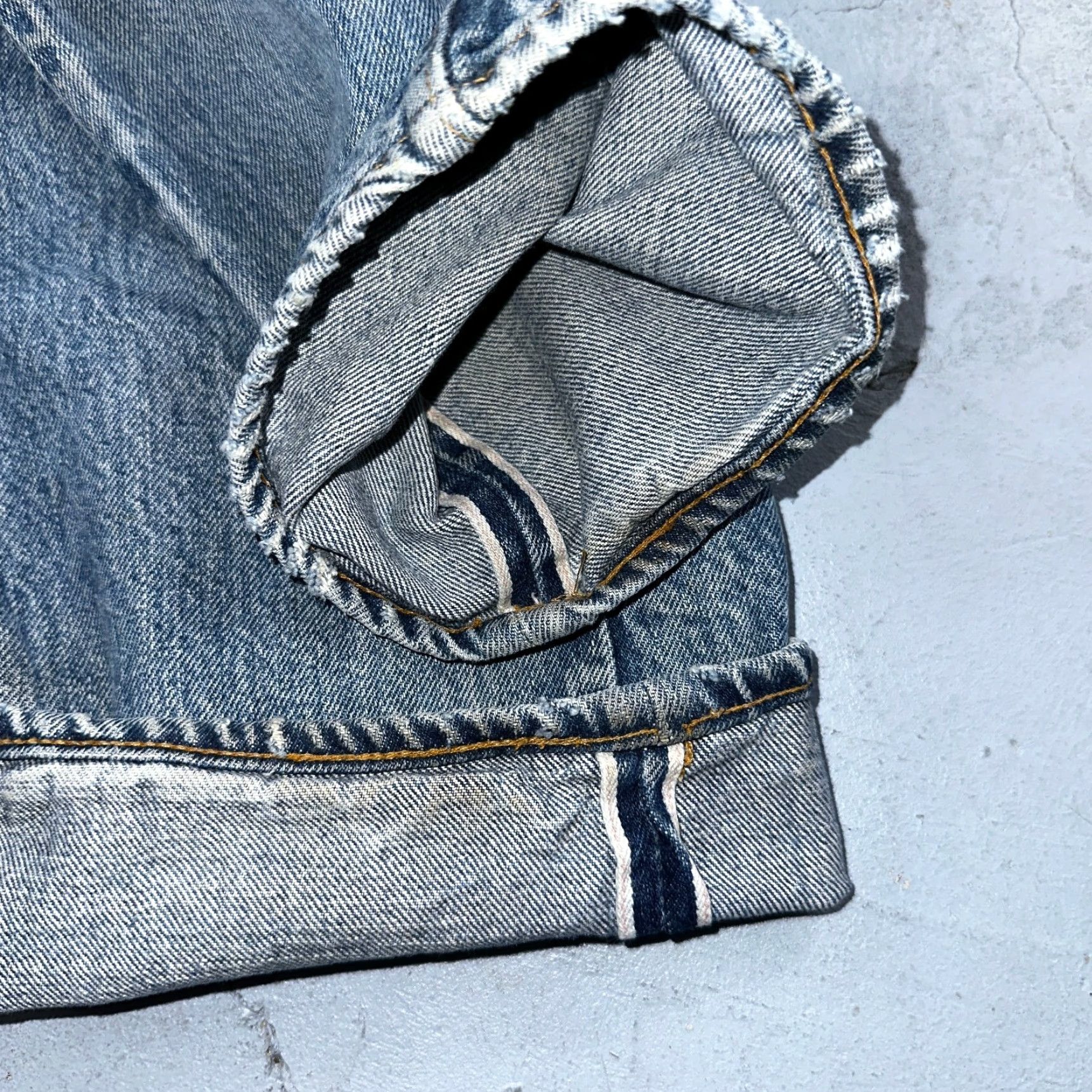 Levi's VINTAGE Levi's 501 Jeans Men 32x31 Light Wash 80s USA Distressed Straight Denim Size US 32 / EU 48 - 4 Thumbnail