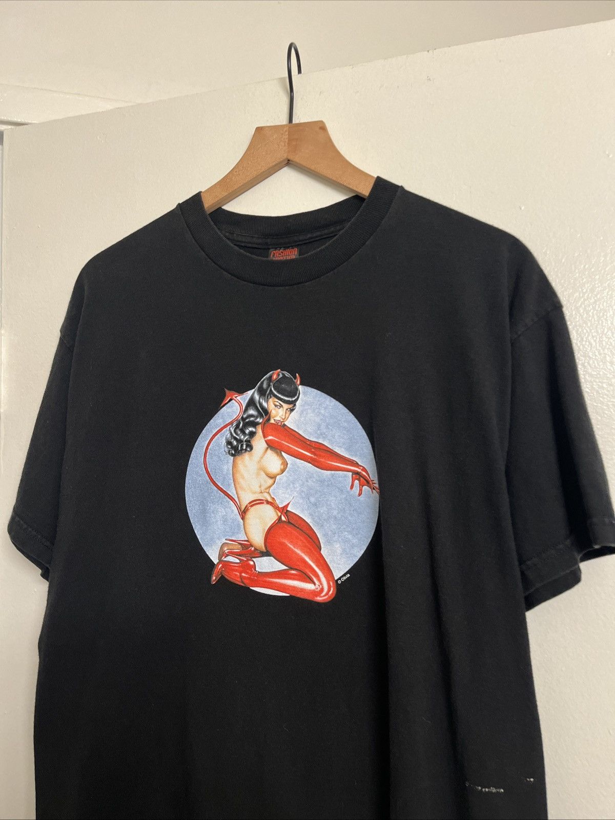 Vintage Vintage Fashion Victim Betty Page Red Devil Shirt Size L Size US L / EU 52-54 / 3 - 2 Thumbnail