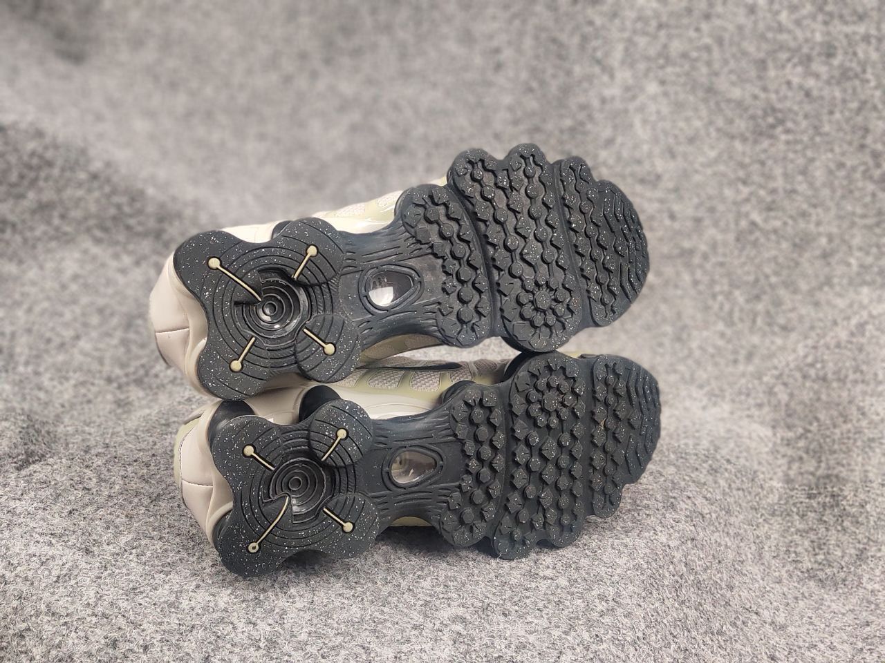 Nike Nike Shox TL Light Bone Off Noir-Olive Sneakers Vintage Y2K Size US 7.5 / IT 37.5 - 18 Thumbnail
